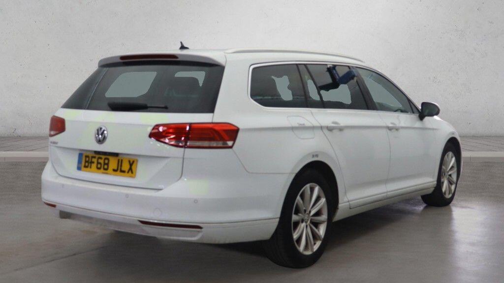 Volkswagen Passat - Image 7