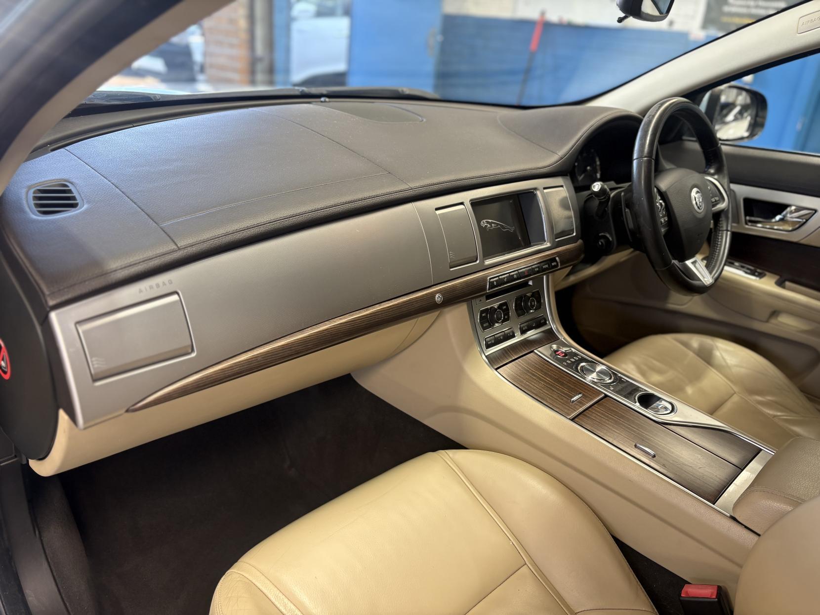 Jaguar XF - Image 20