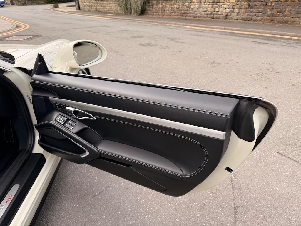 Porsche 911 - Image 46