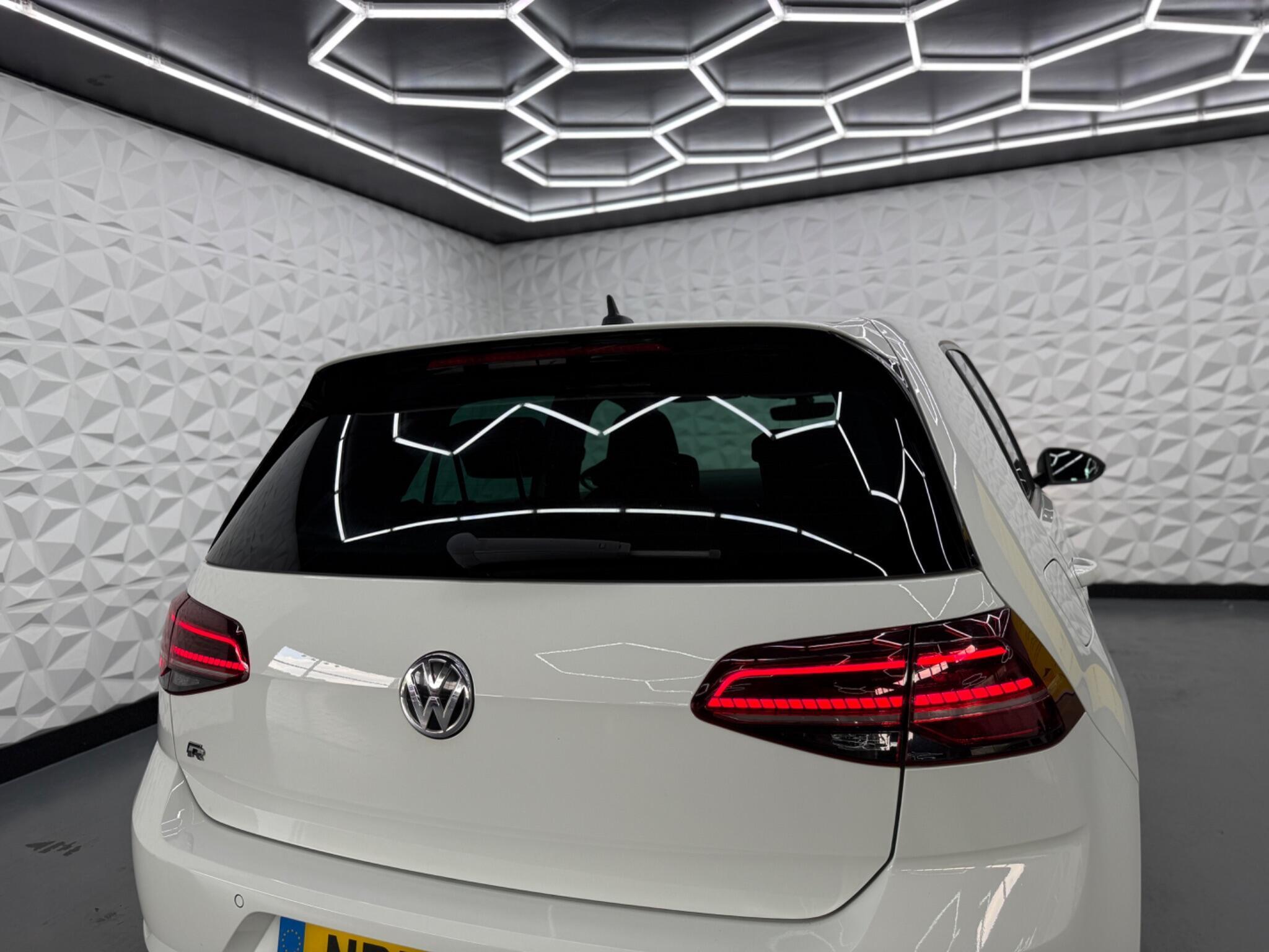 Volkswagen Golf - Image 18