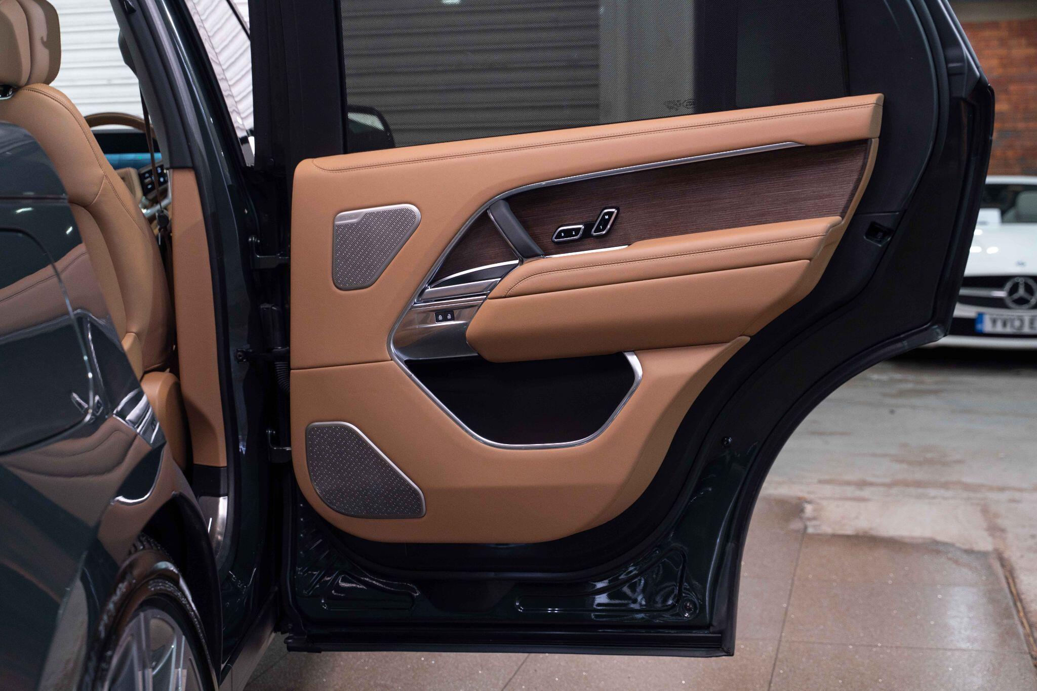 Land Rover Range Rover - Image 14