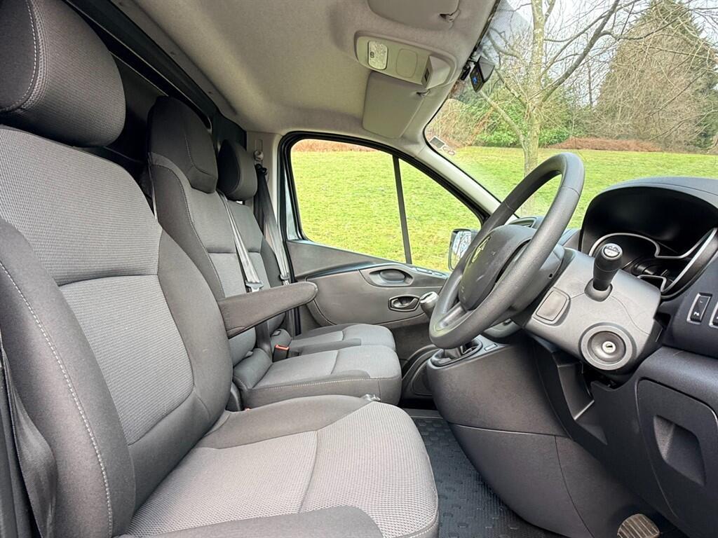 Renault Trafic - Image 18