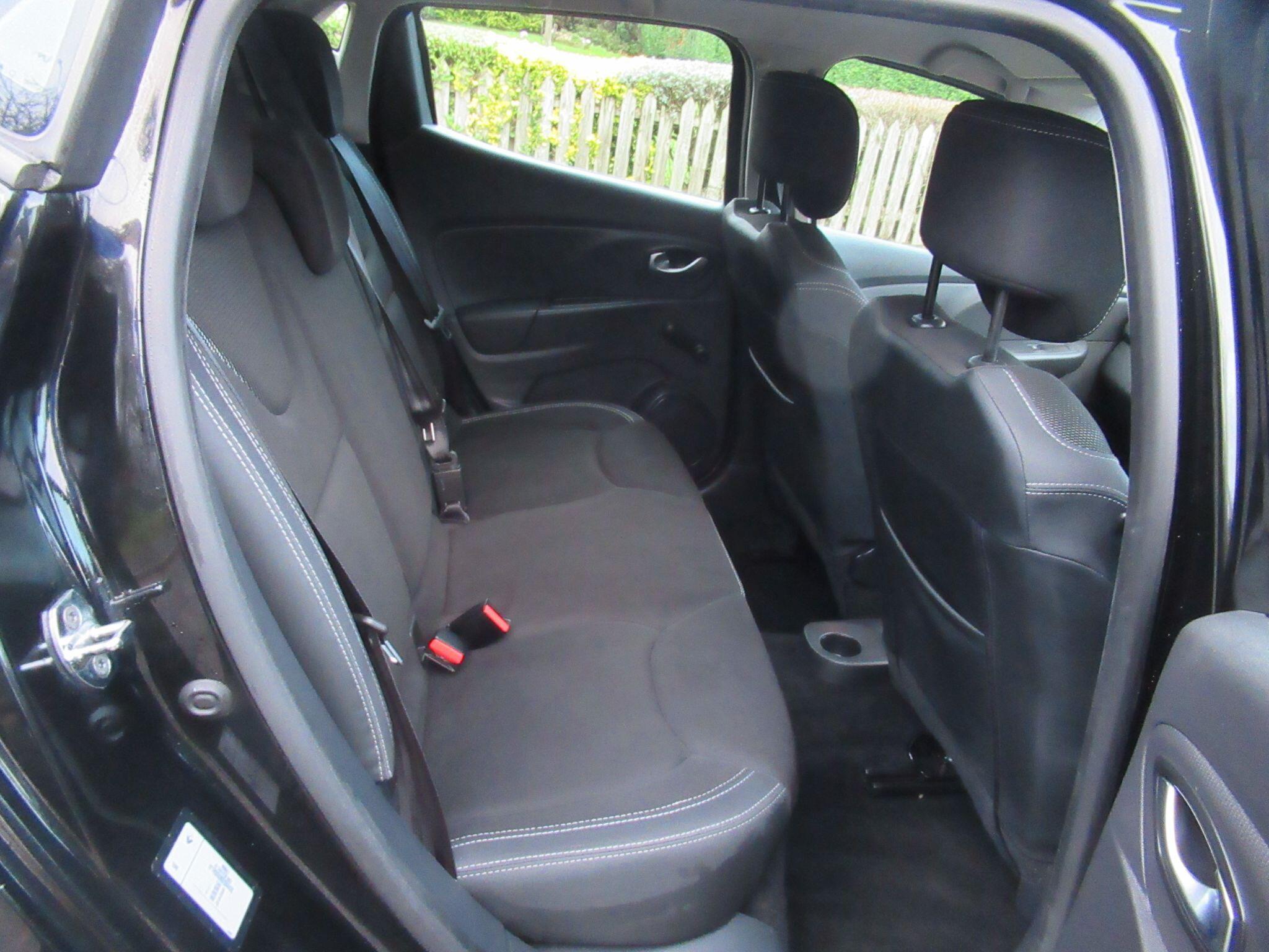 Renault Clio - Image 17