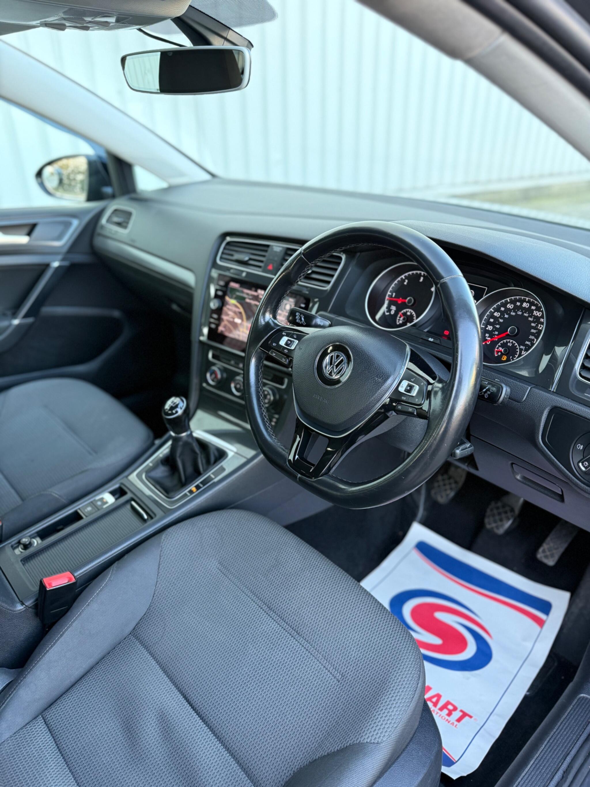 Volkswagen Golf - Image 22