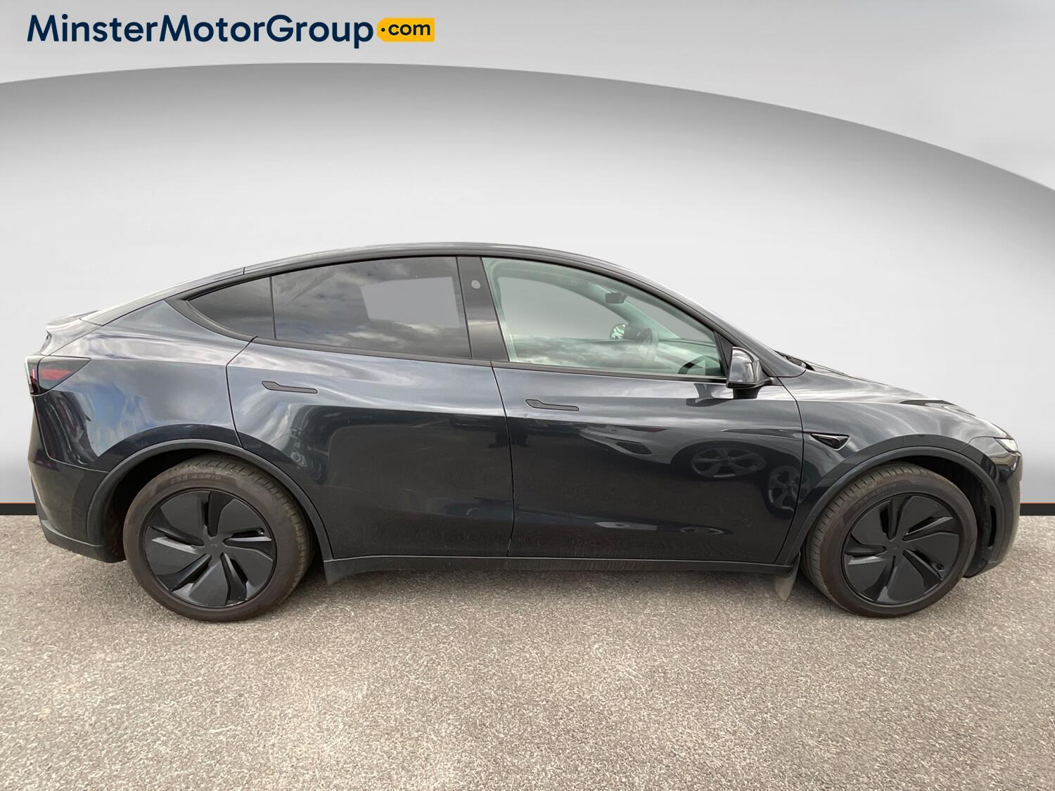Tesla Model Y - Image 2