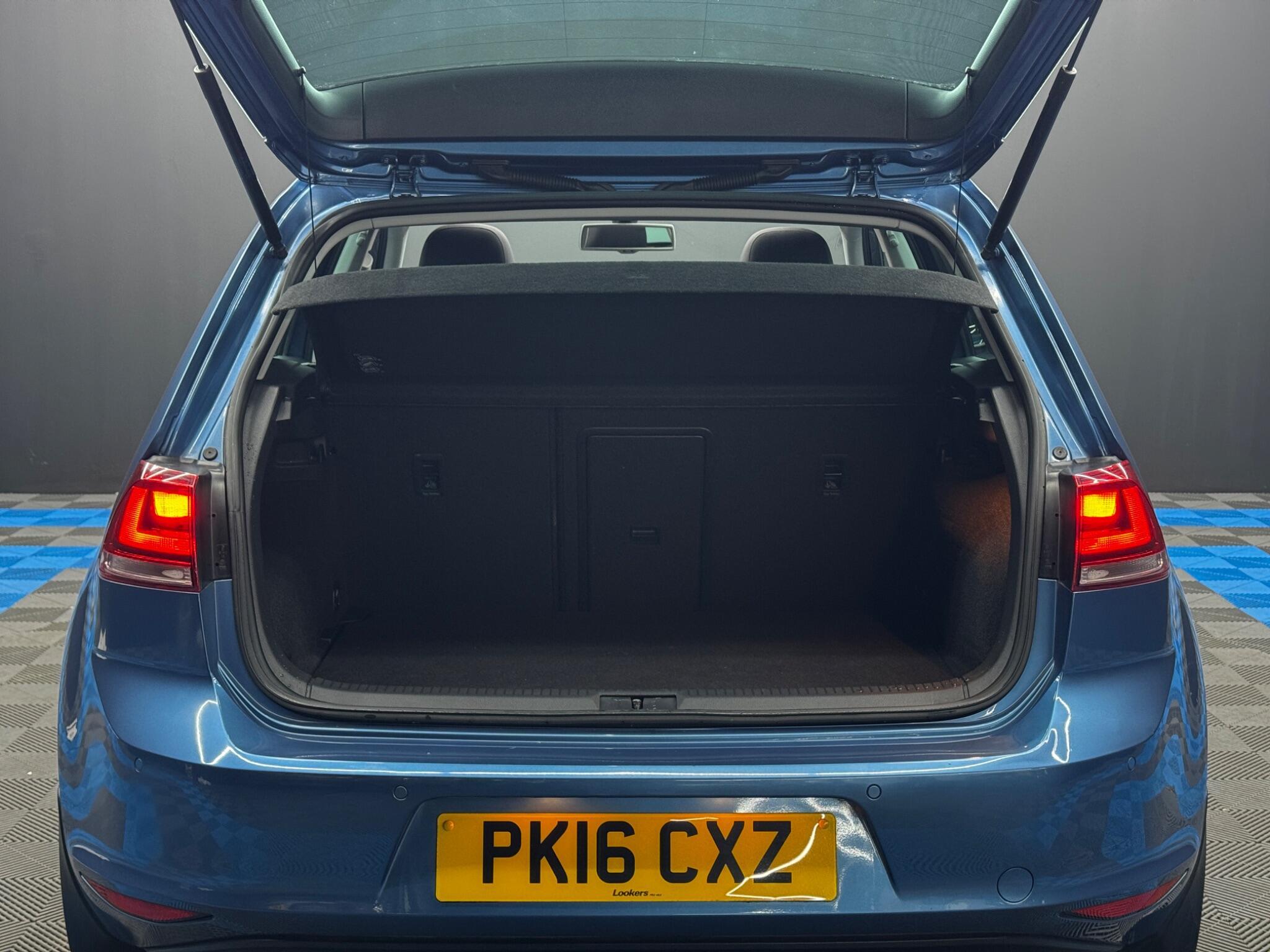 Volkswagen Golf - Image 38