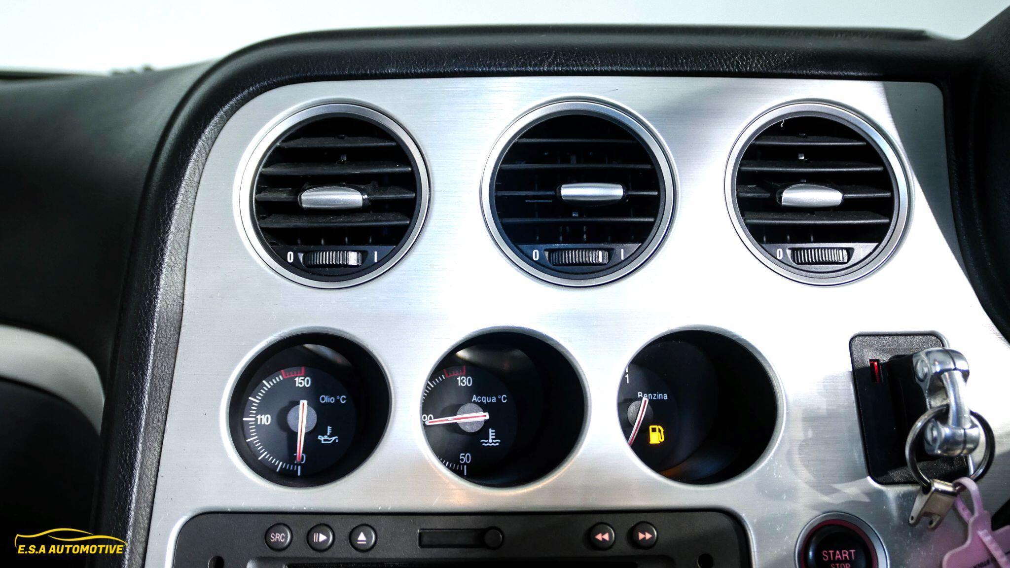 Alfa Romeo Spider - Image 15