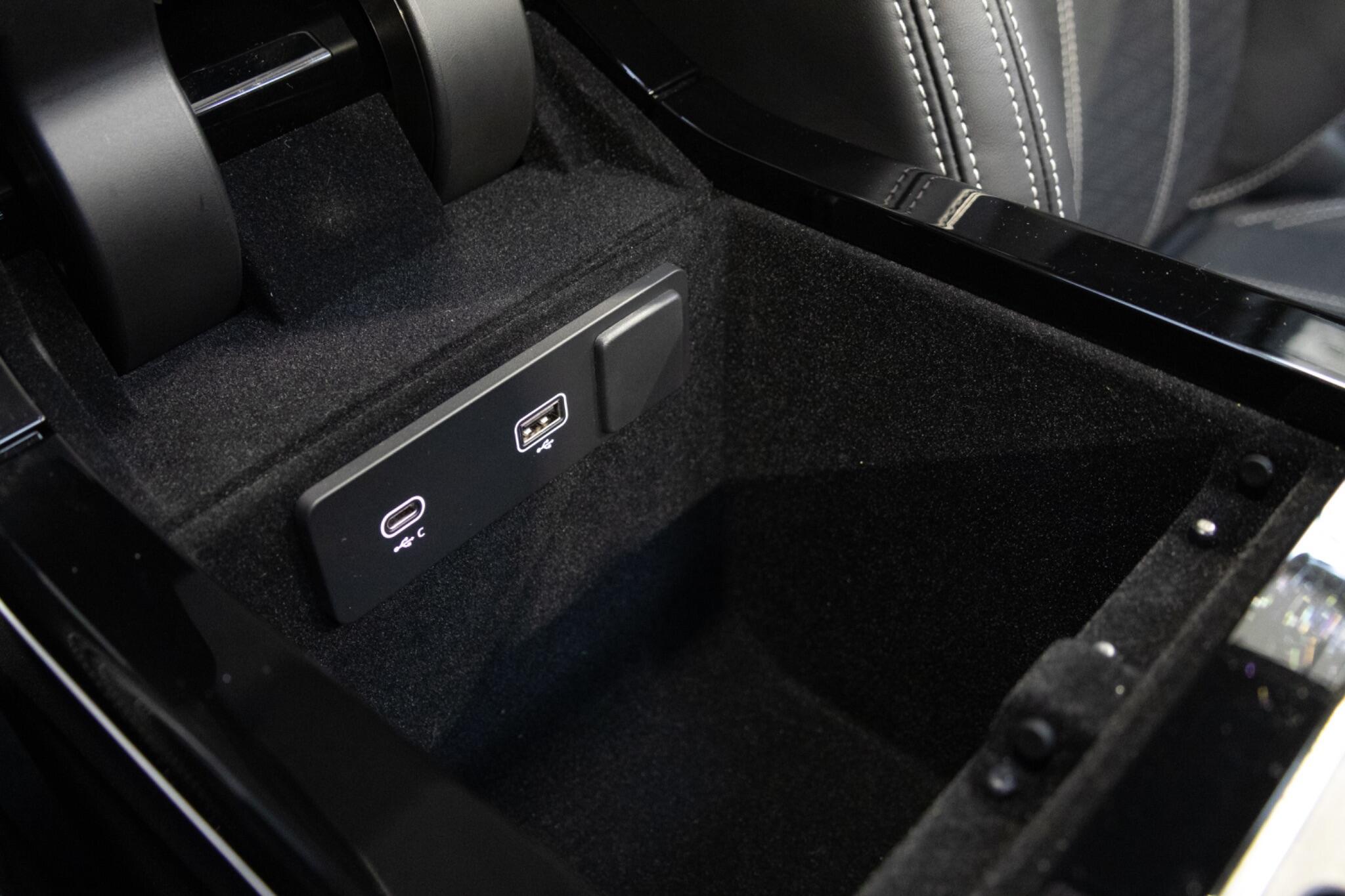 Land Rover Range Rover Velar - Image 33
