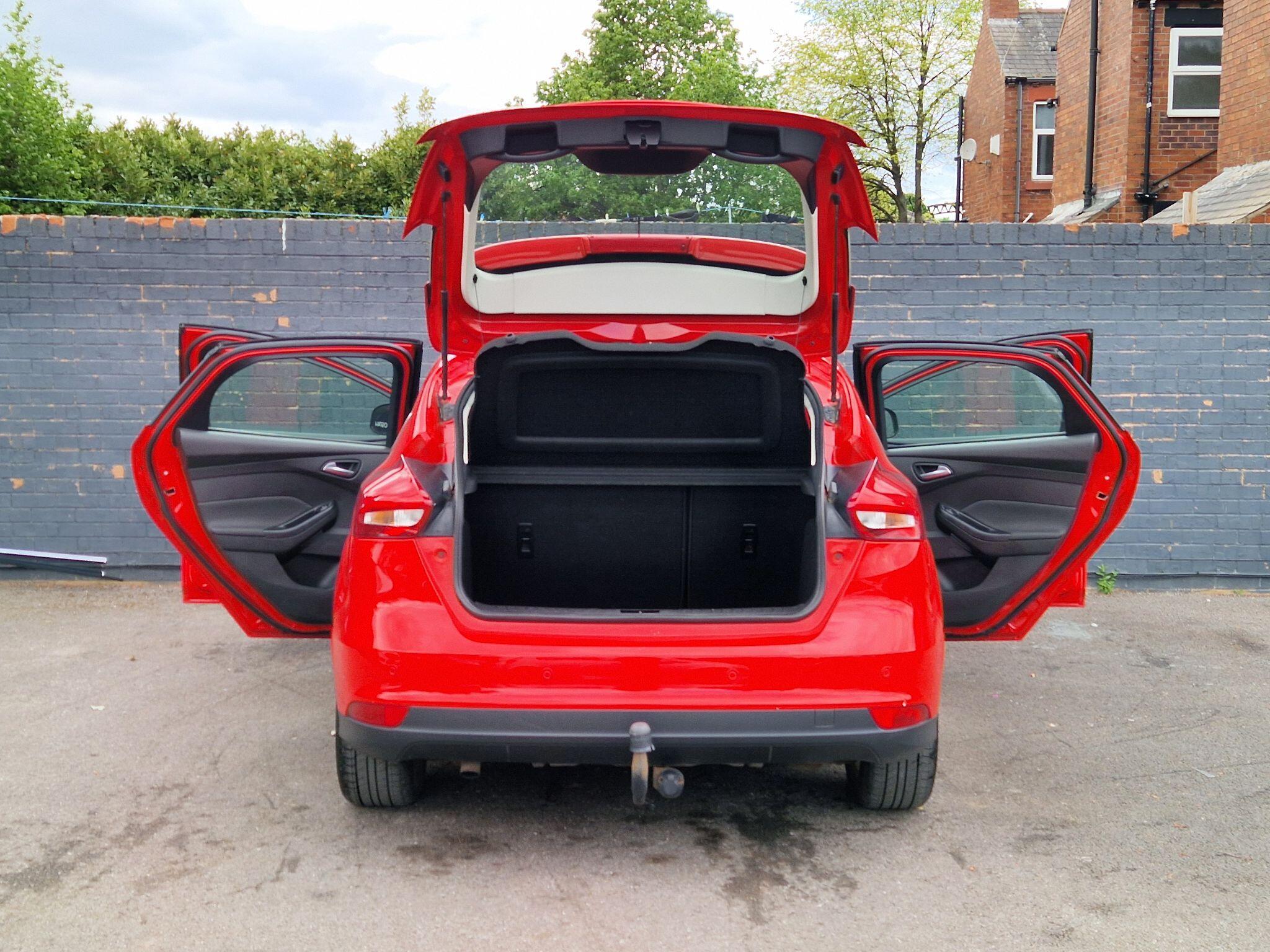 Ford Focus - Image 21