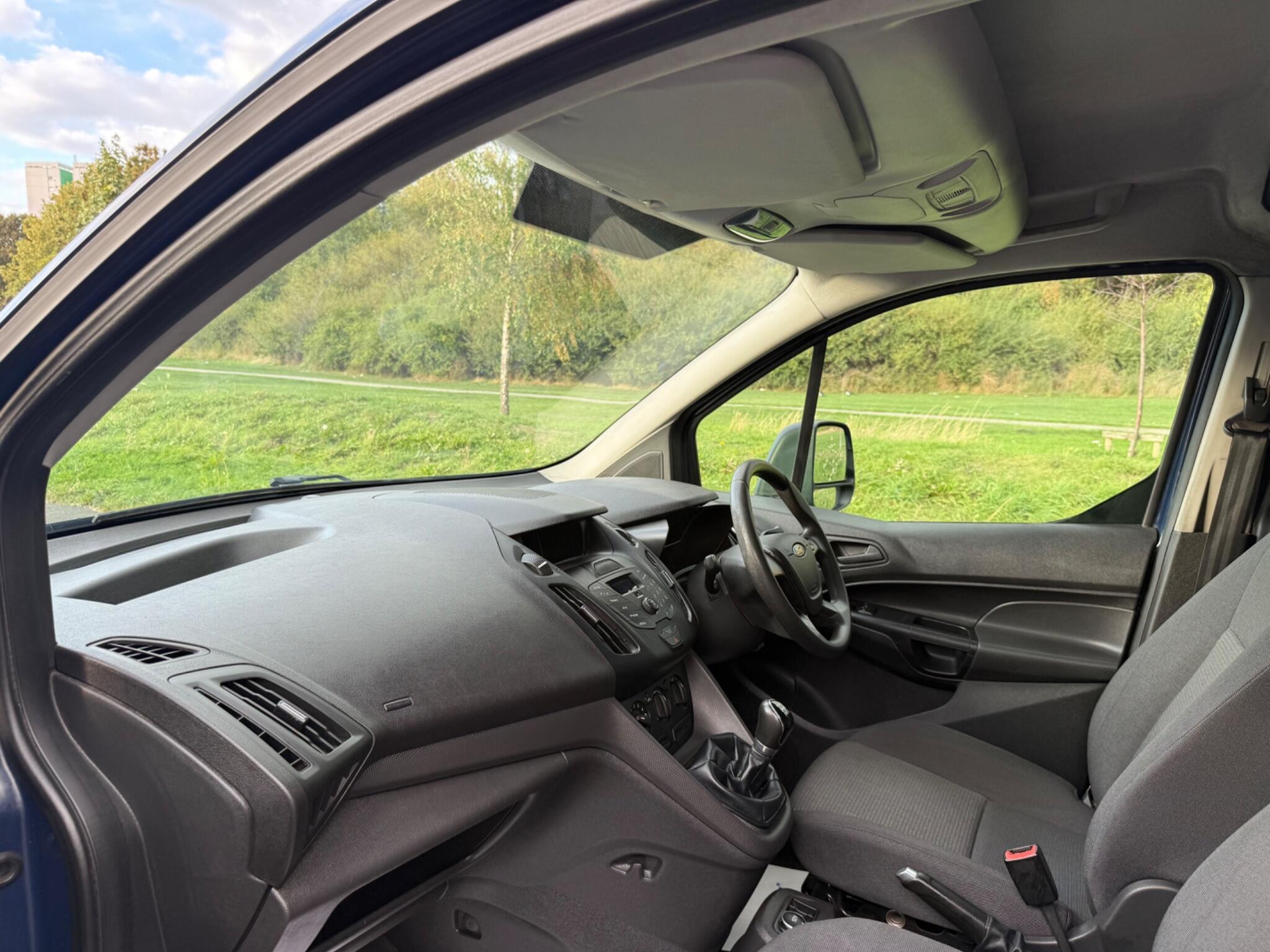 Ford Transit Connect - Image 11
