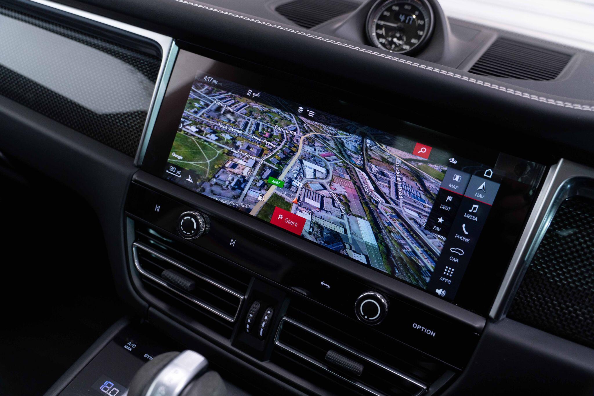 Porsche Macan - Image 33