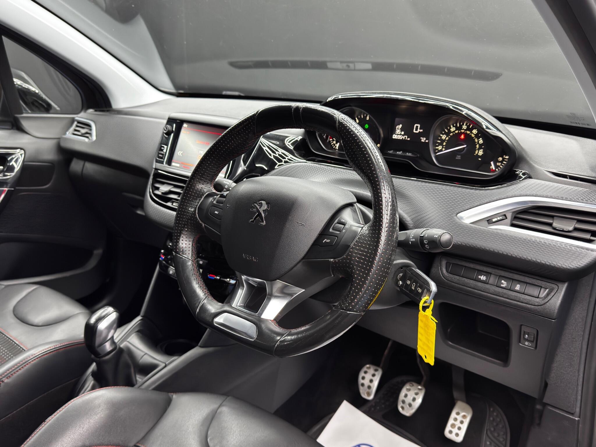 Peugeot 208 - Image 9