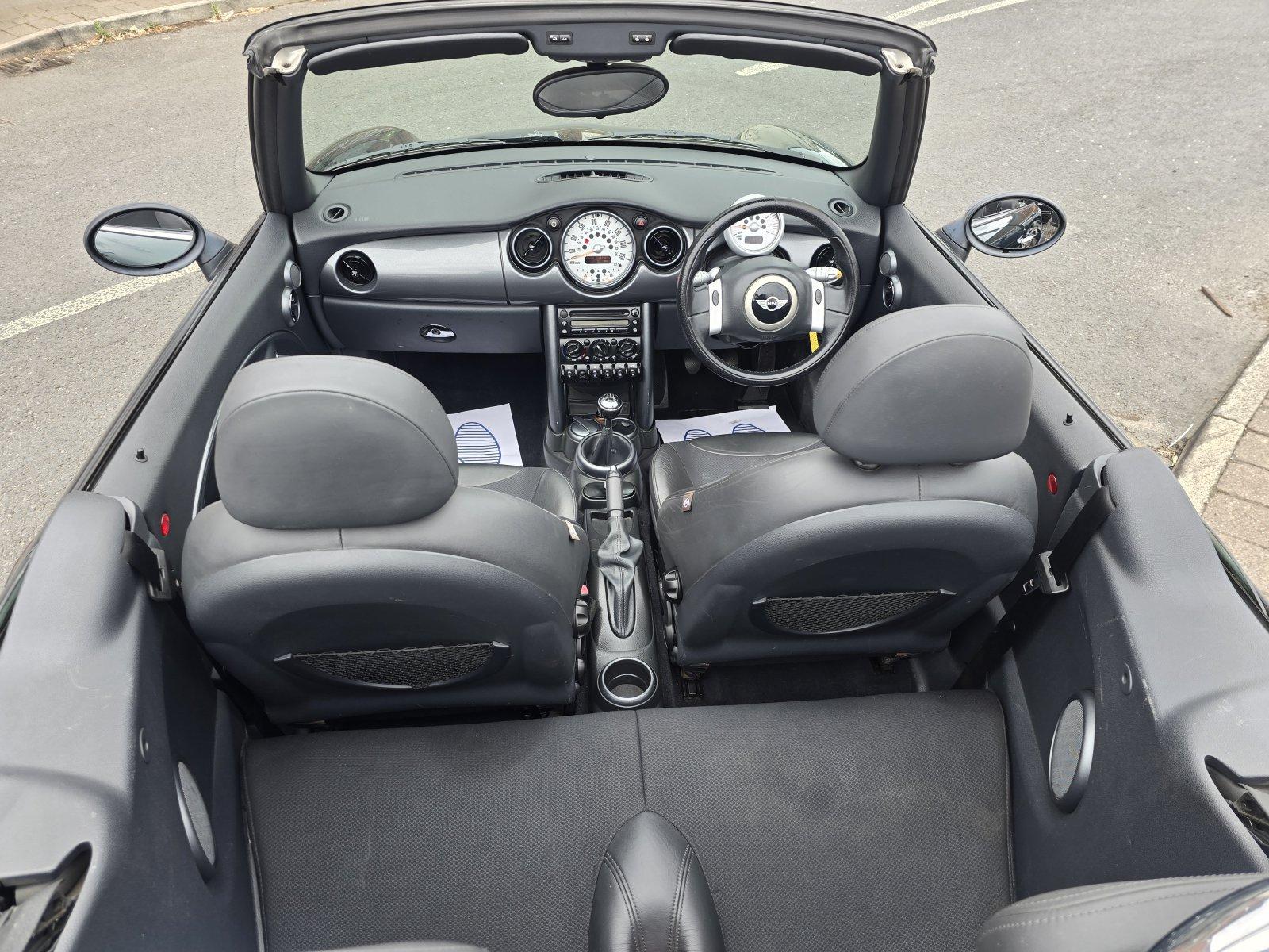 MINI Convertible - Image 14