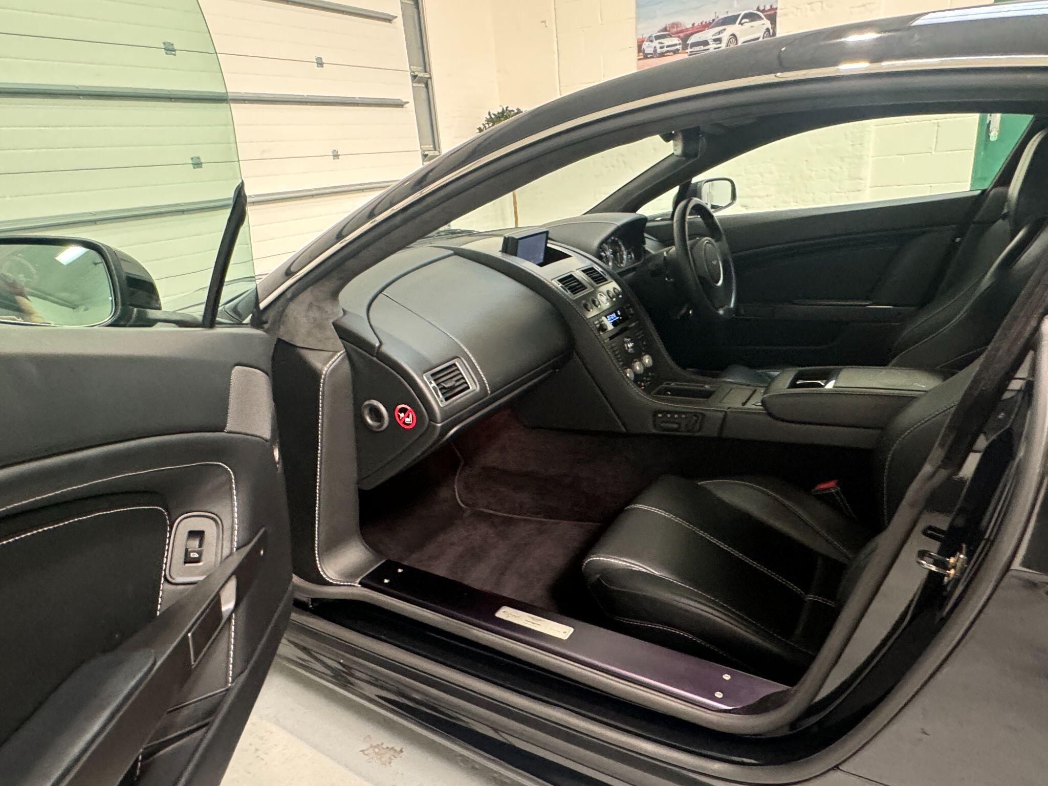 Aston Martin Vantage - Image 40