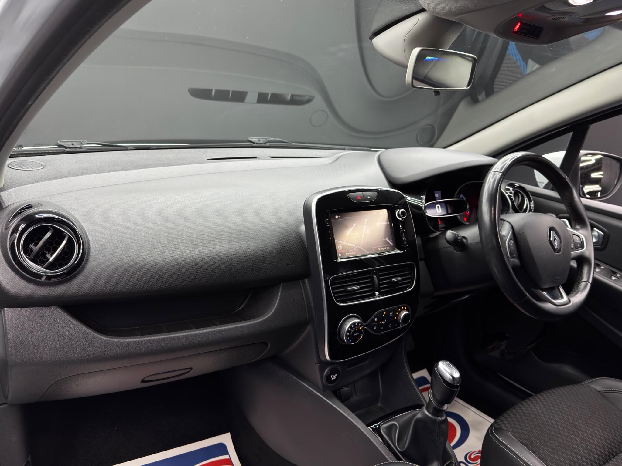 Renault Clio - Image 11