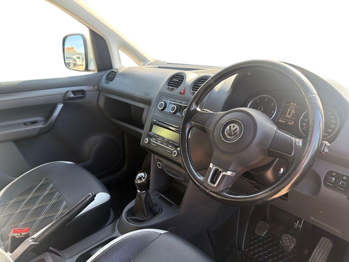 Volkswagen Caddy Maxi - Image 15
