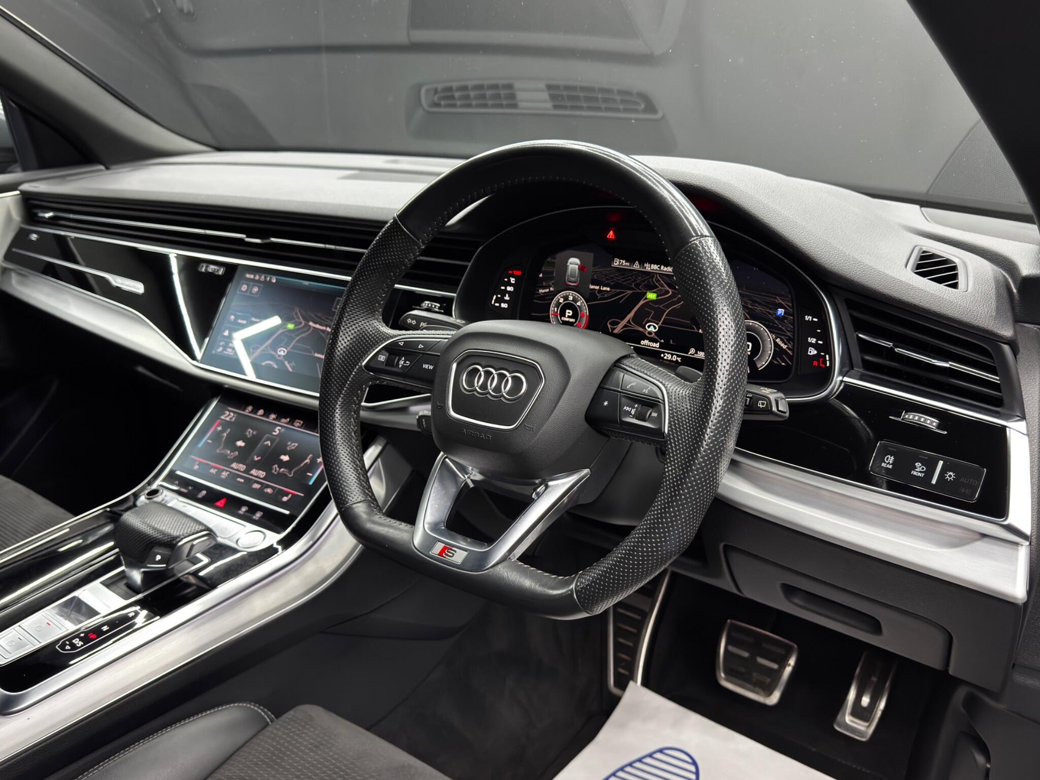 Audi Q8 - Image 9