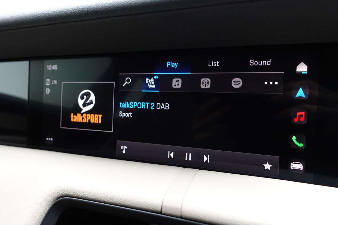 Porsche Taycan - Image 18