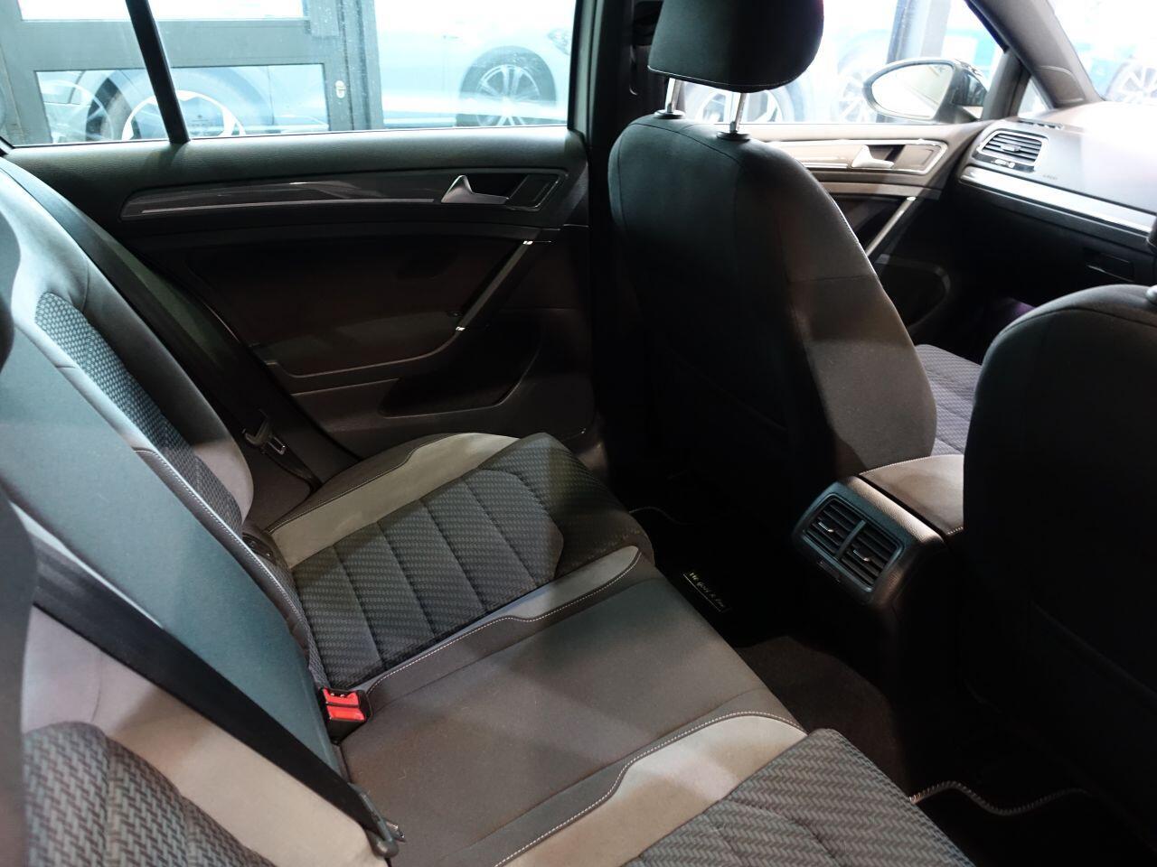 Volkswagen Golf - Image 15