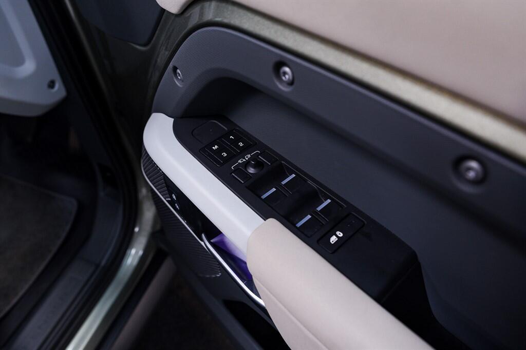 Land Rover Defender 110 - Image 34