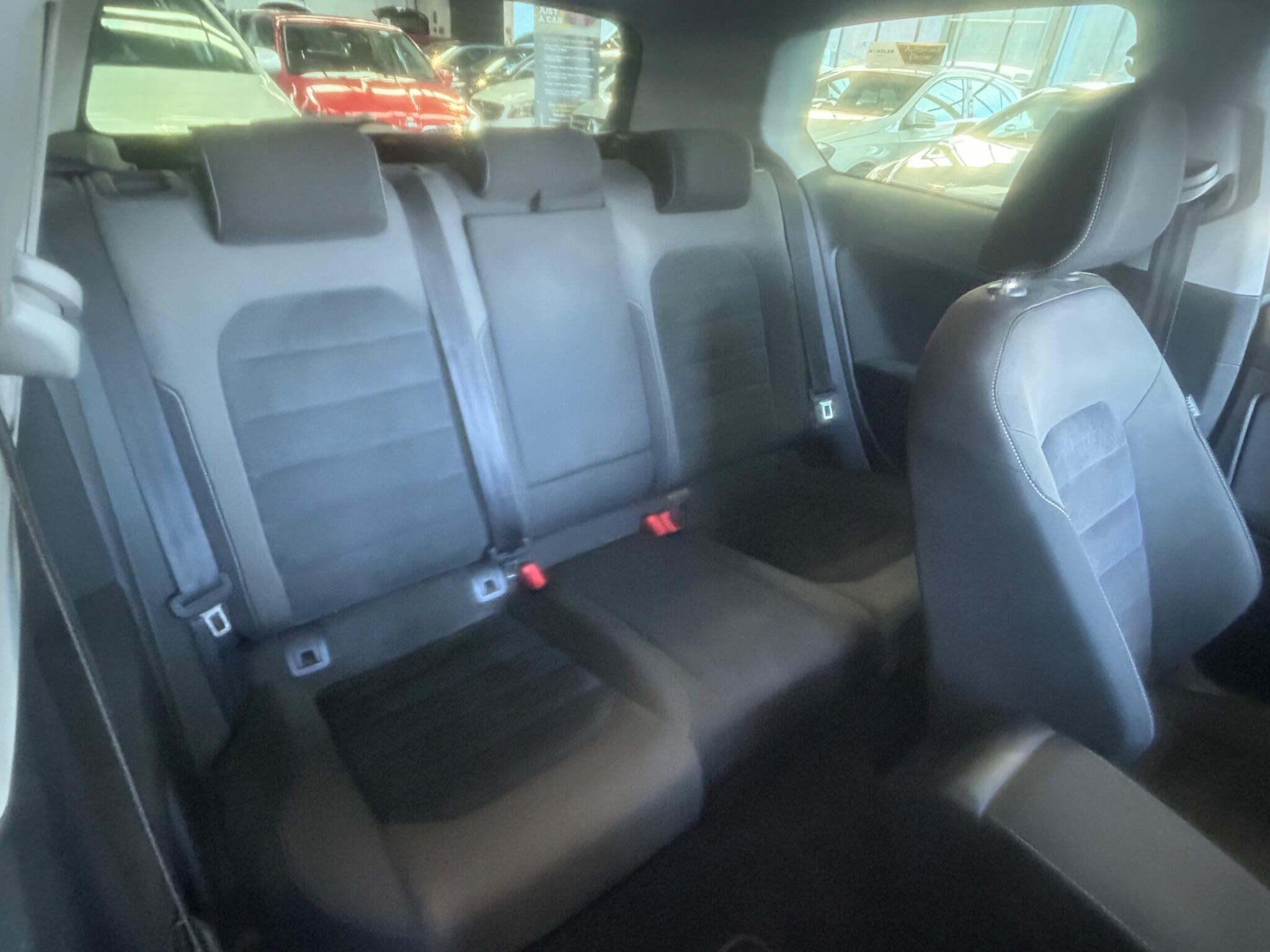 Volkswagen Golf - Image 27