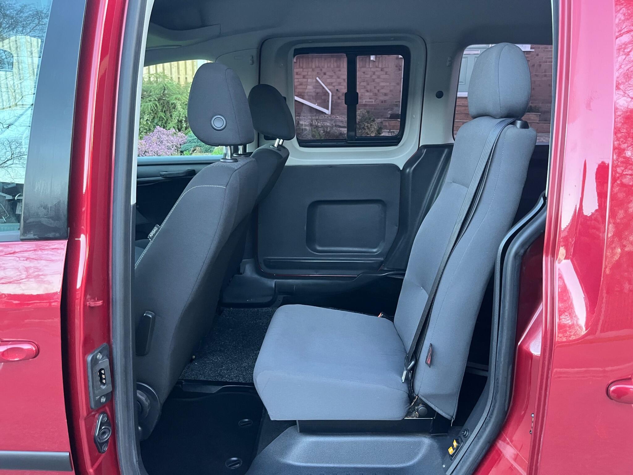 Volkswagen Caddy Life - Image 19