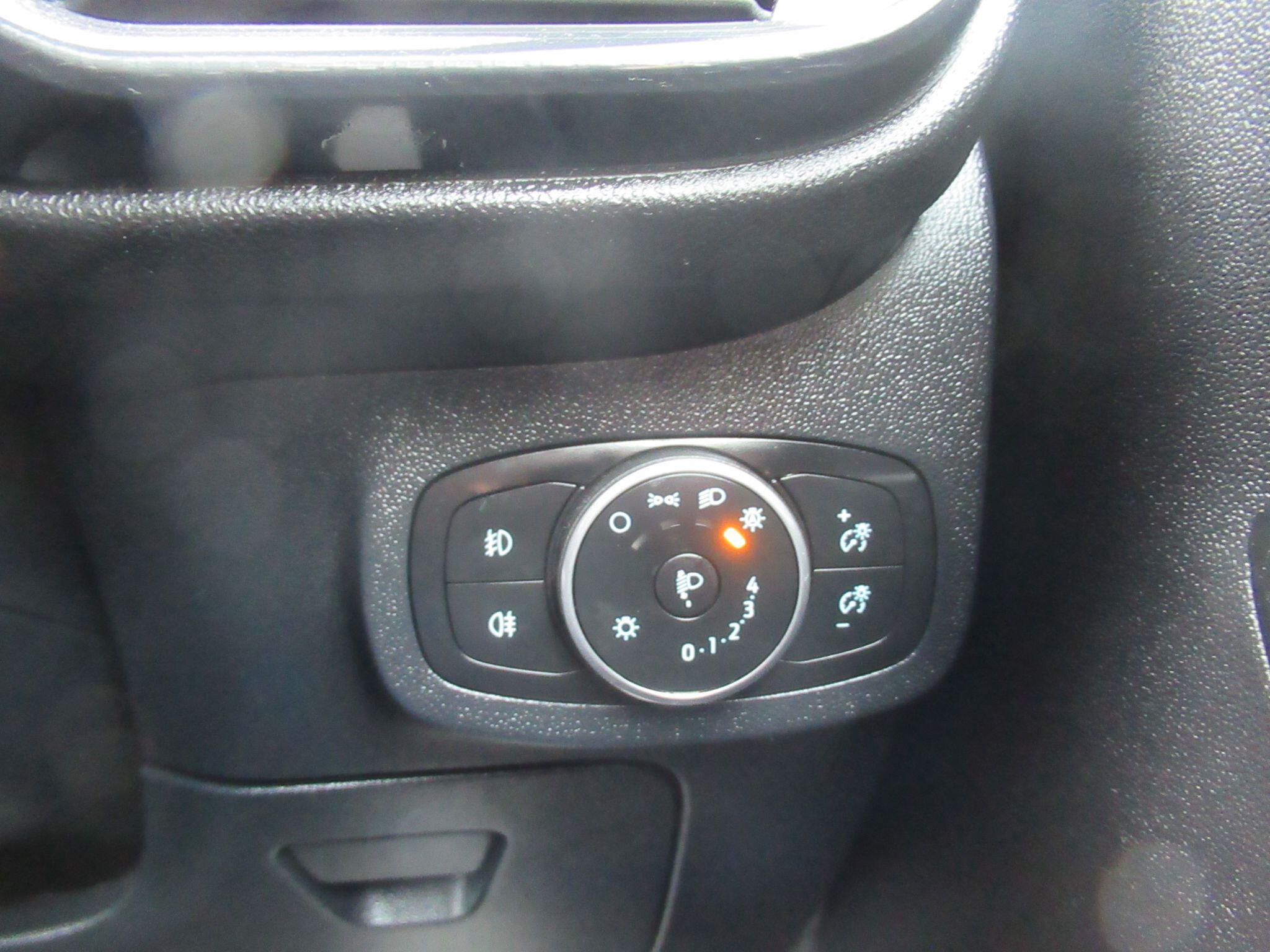 Ford Fiesta - Image 20