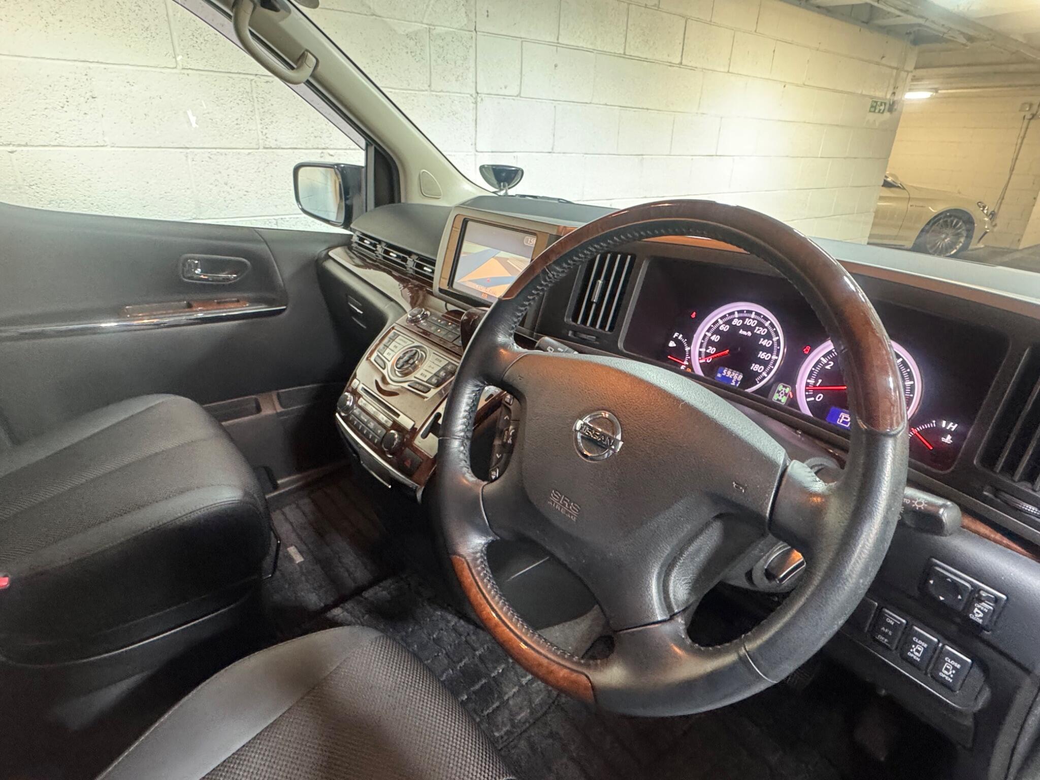 Nissan Elgrand - Image 9