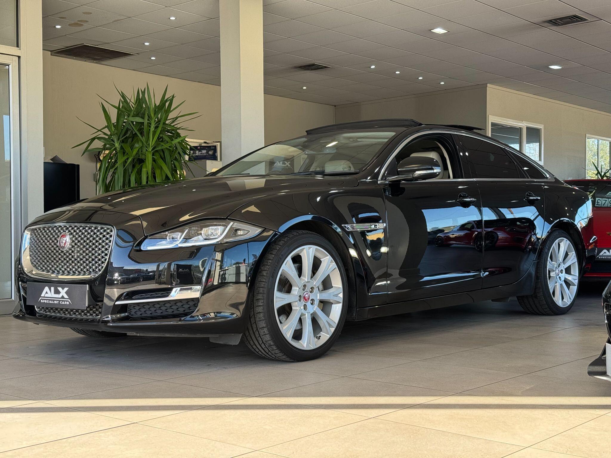 Jaguar XJ - Image 12