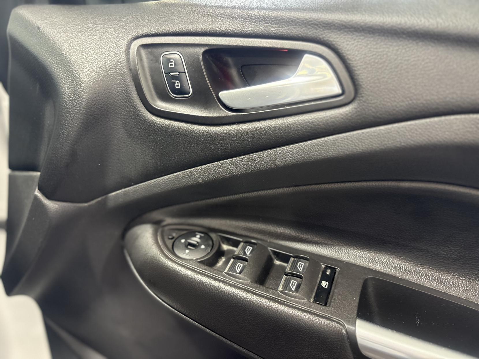 Ford Kuga - Image 13