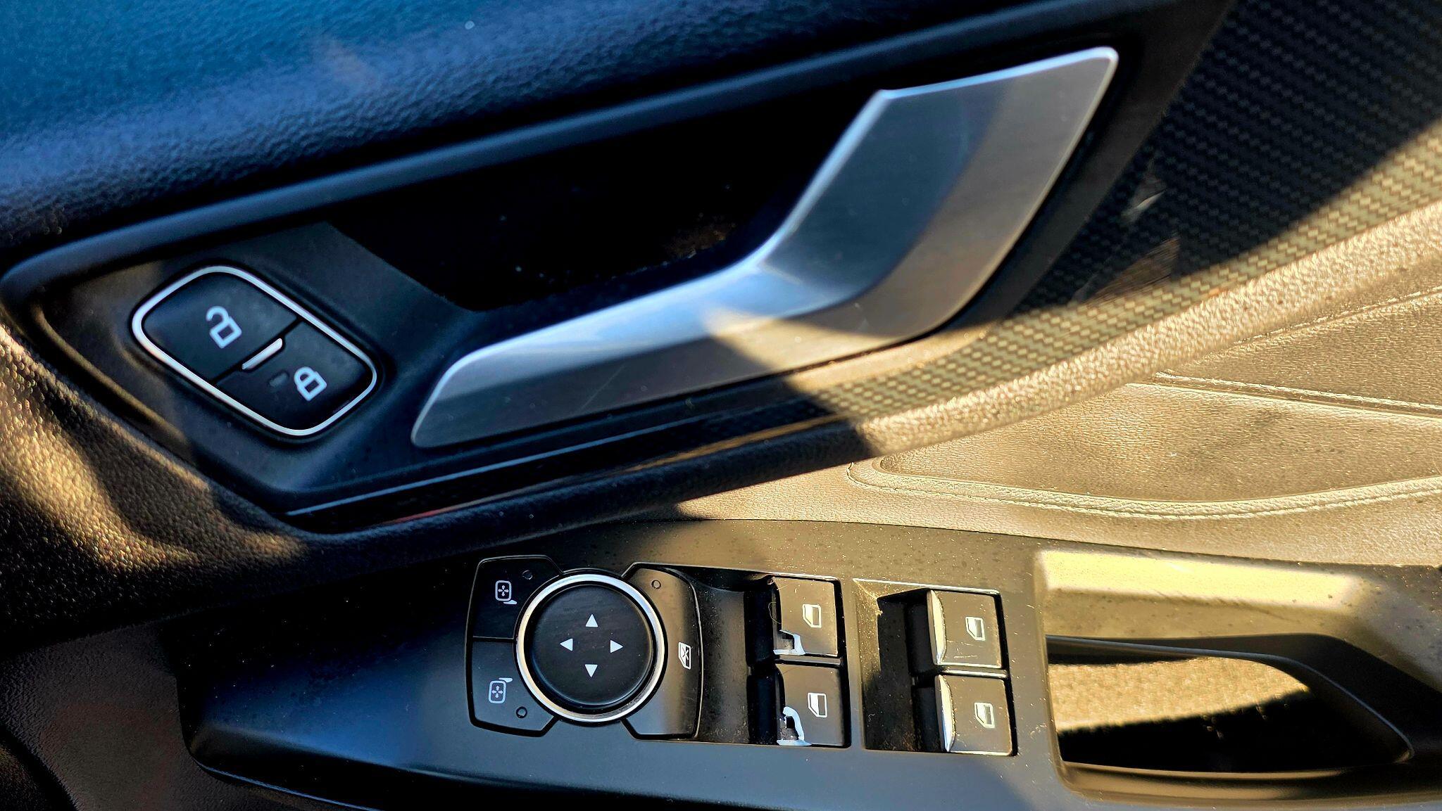 Ford Focus - Image 22