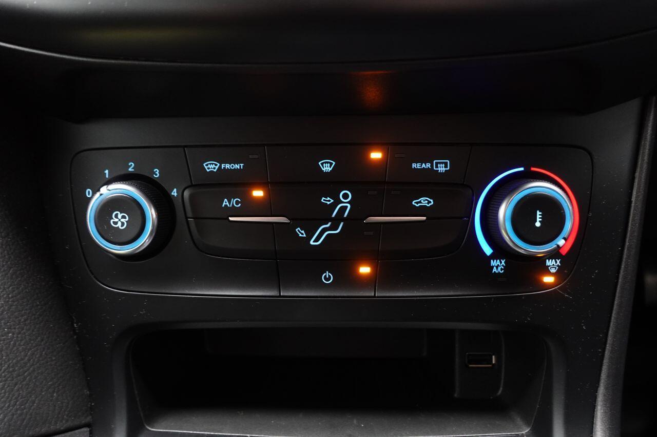 Ford Focus - Image 38