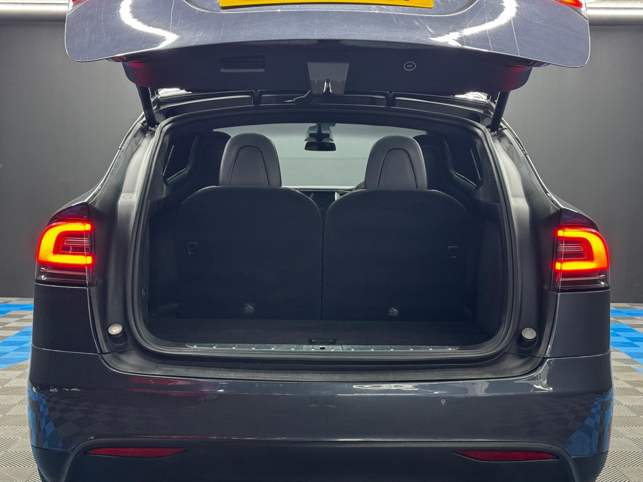 Tesla Model X - Image 43