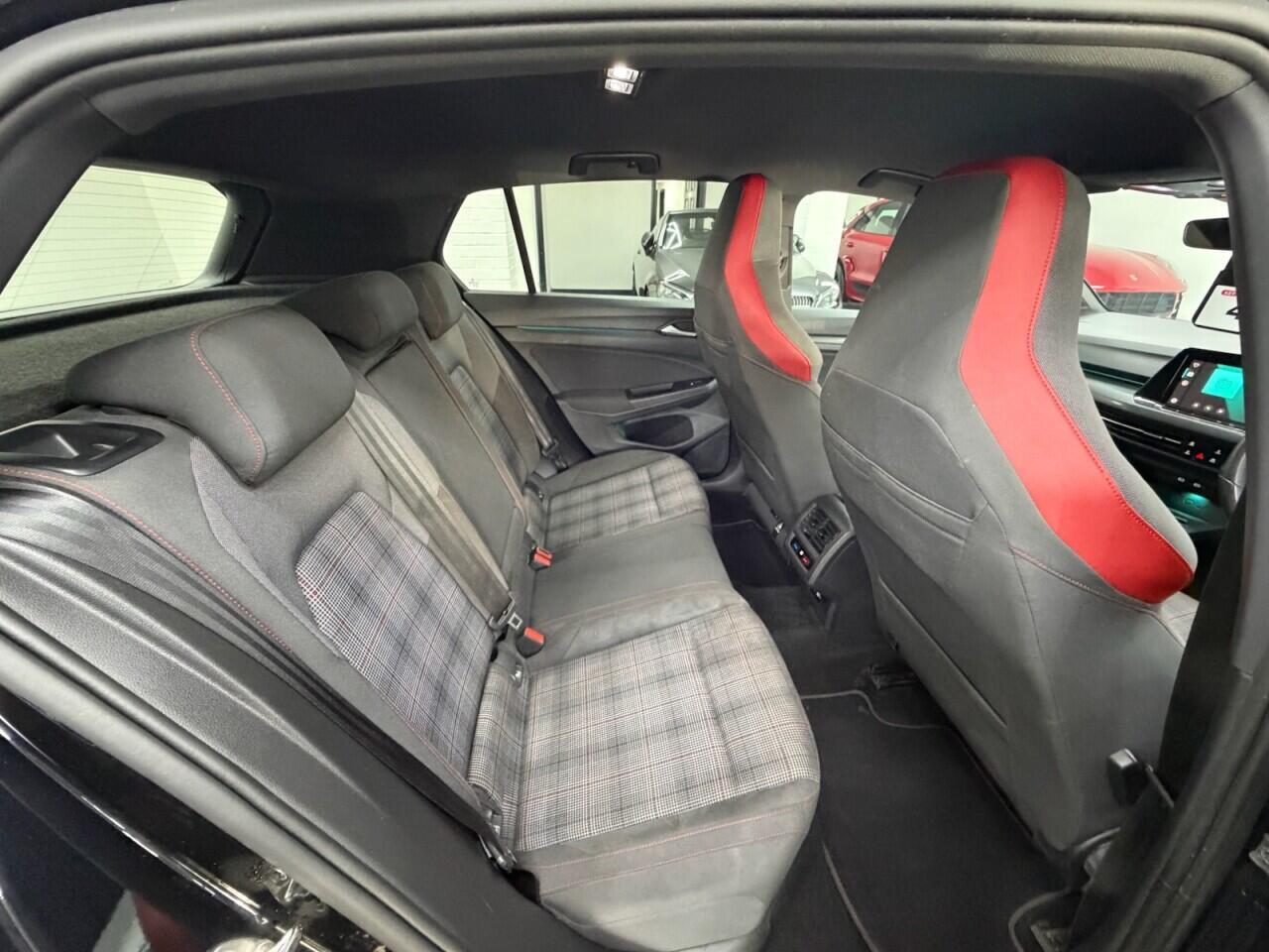 Volkswagen Golf - Image 18