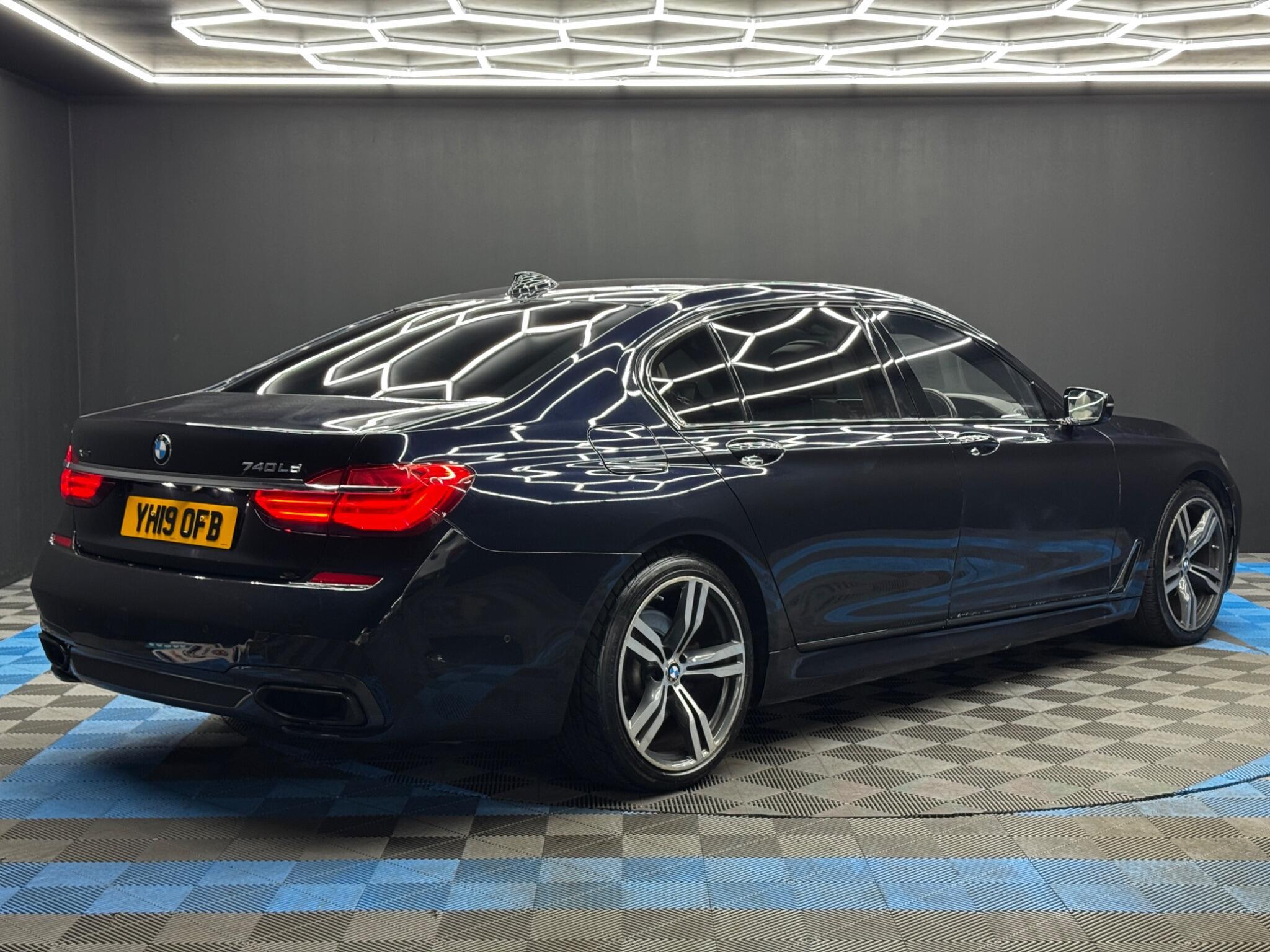 BMW 7 Series - Image 5