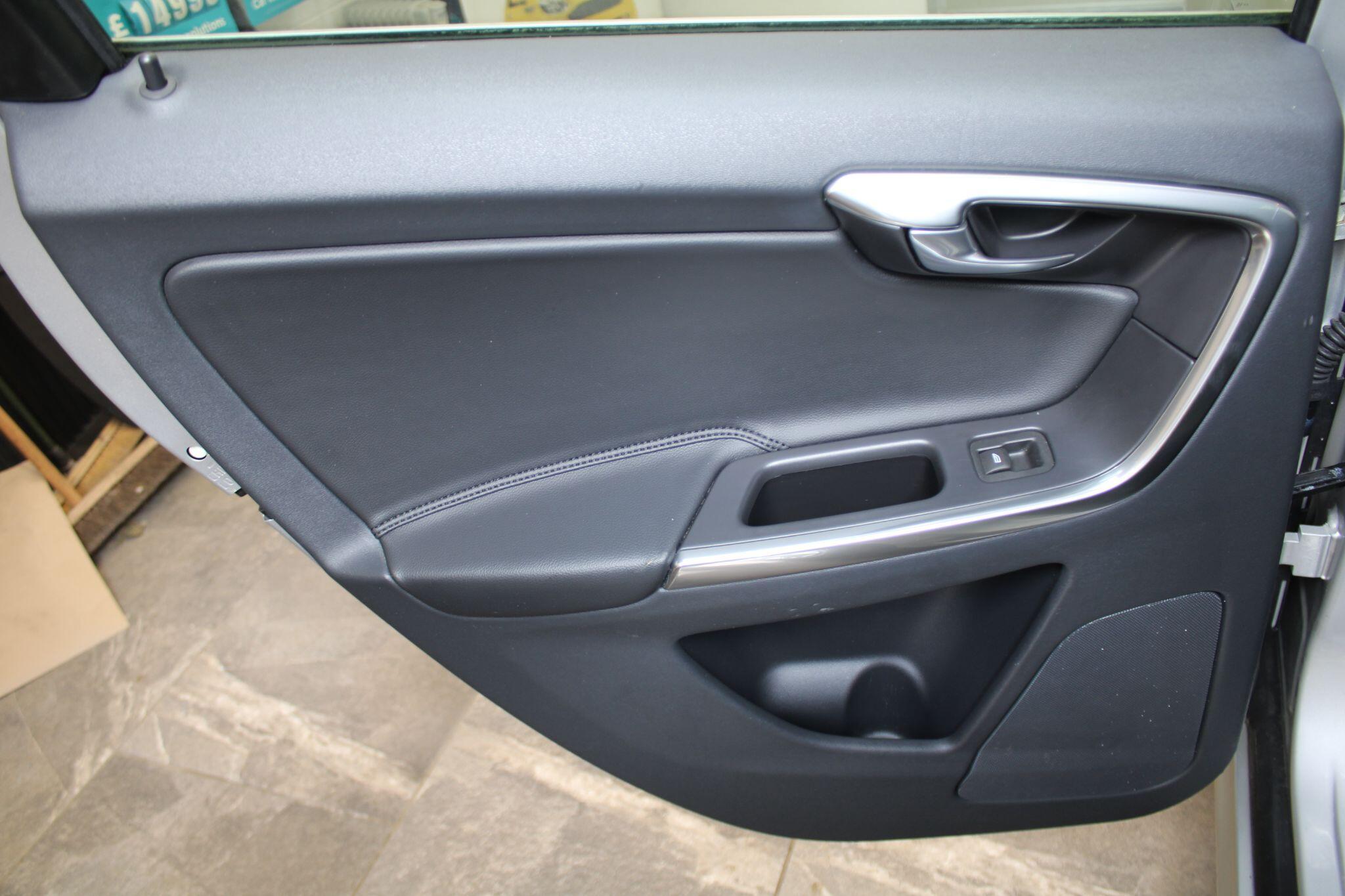 Volvo XC60 - Image 32