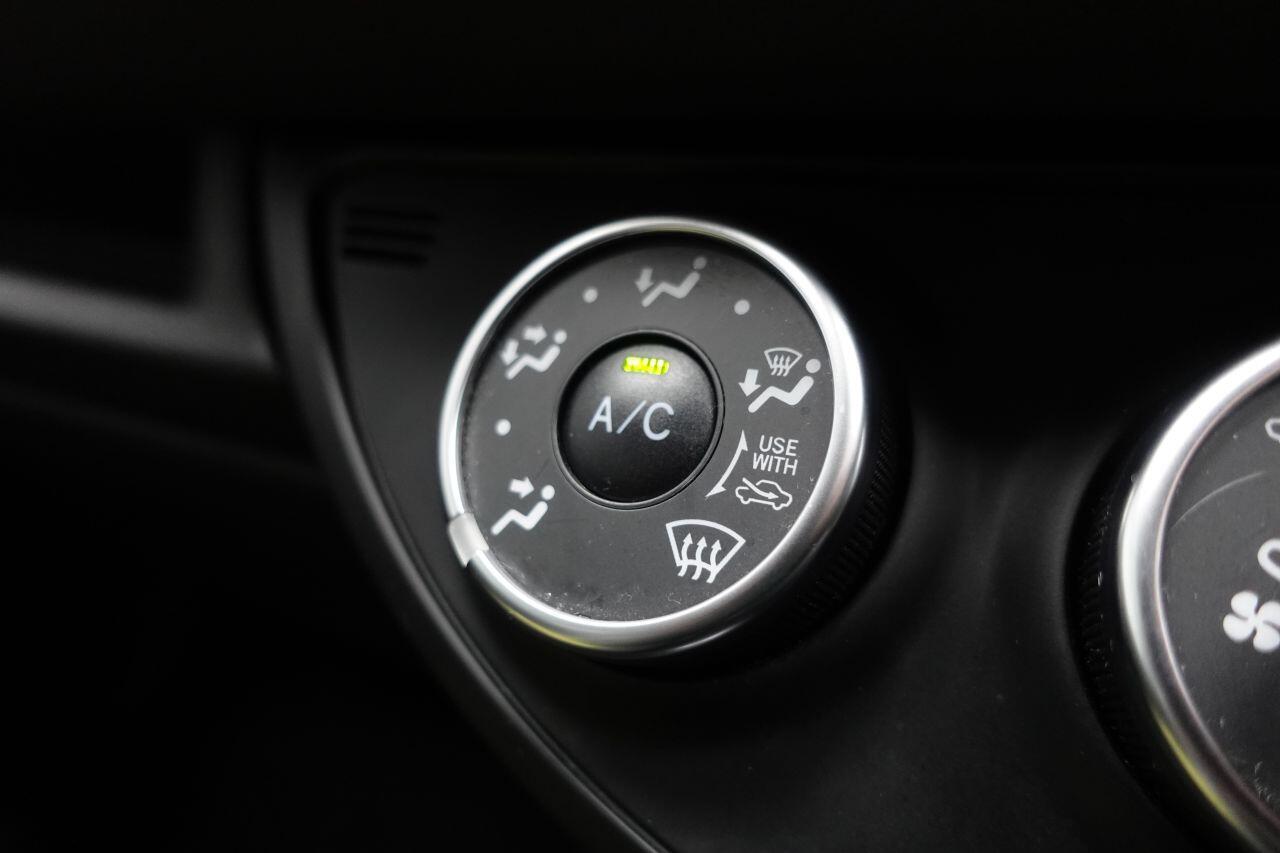 Toyota Yaris - Image 34