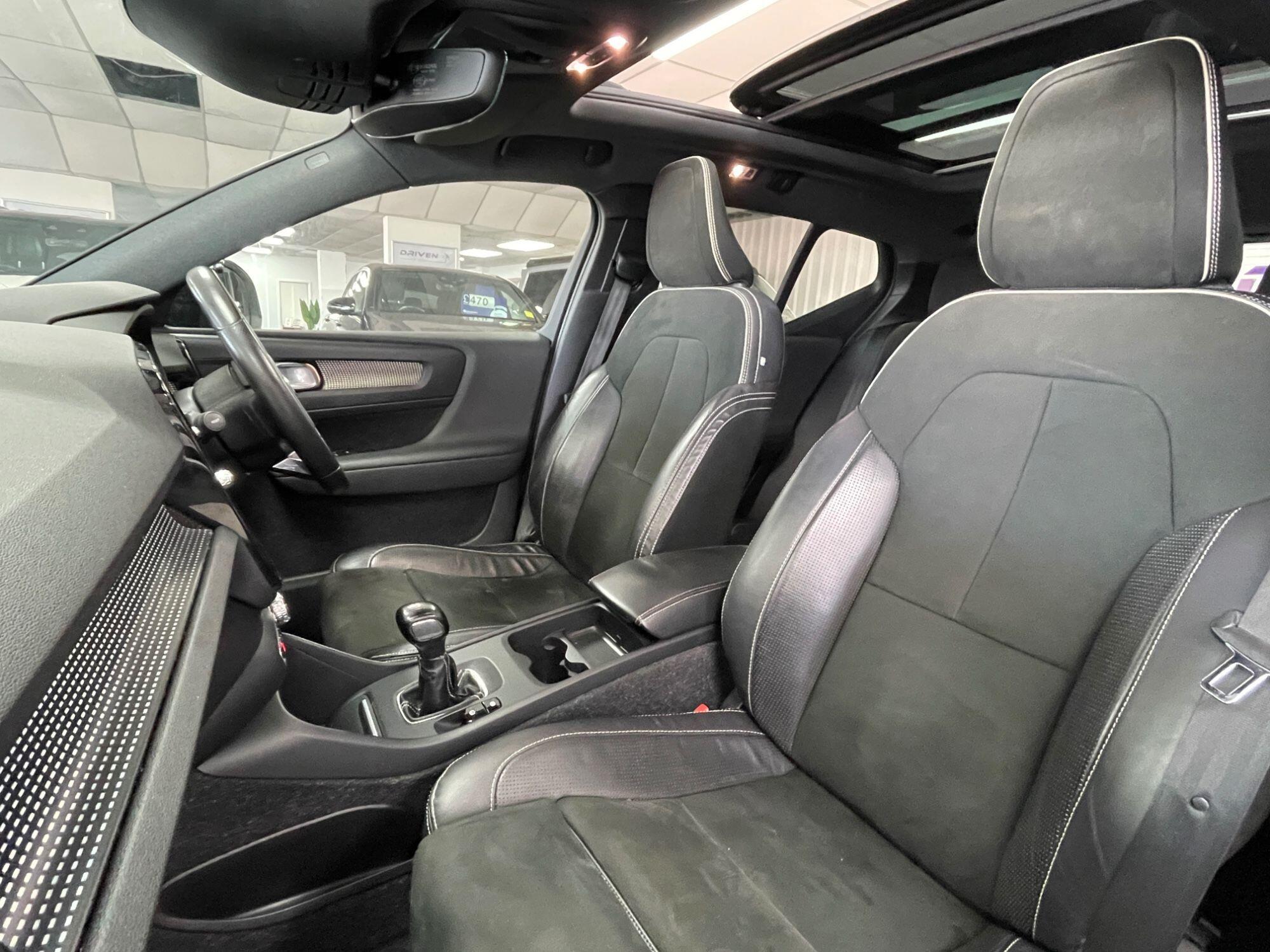 Volvo XC40 - Image 33