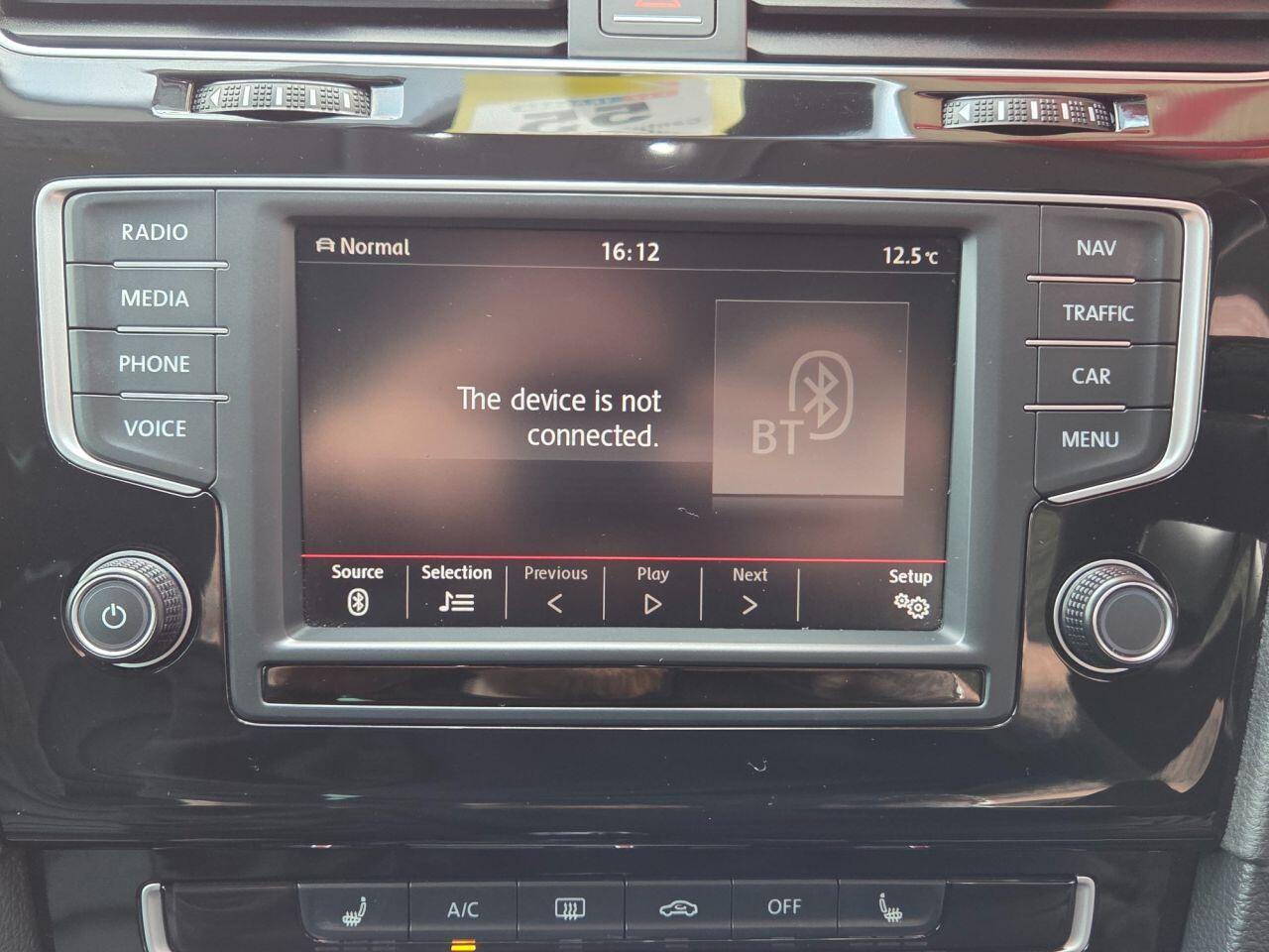 Volkswagen Golf - Image 30