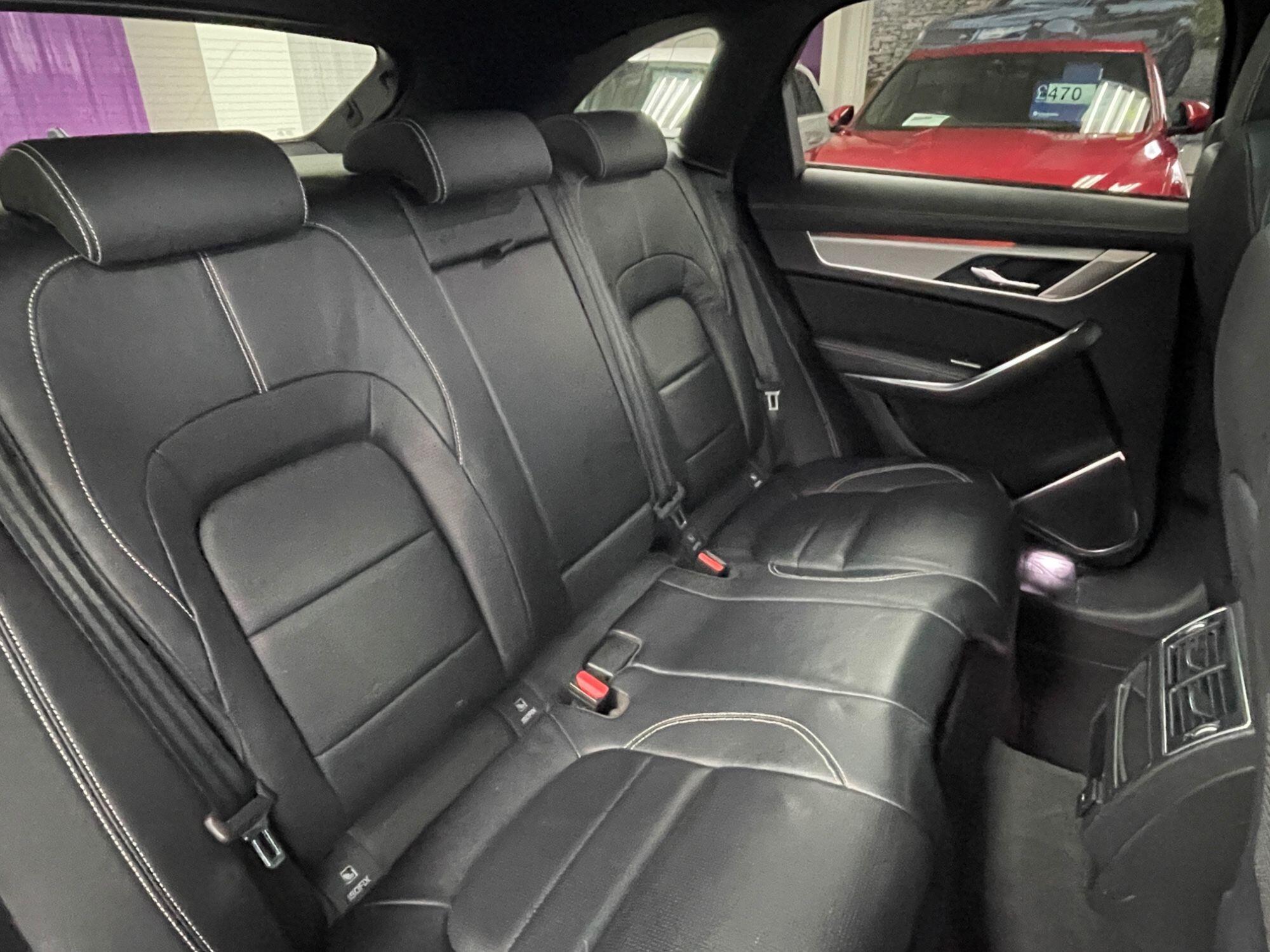 Jaguar F-Pace - Image 28