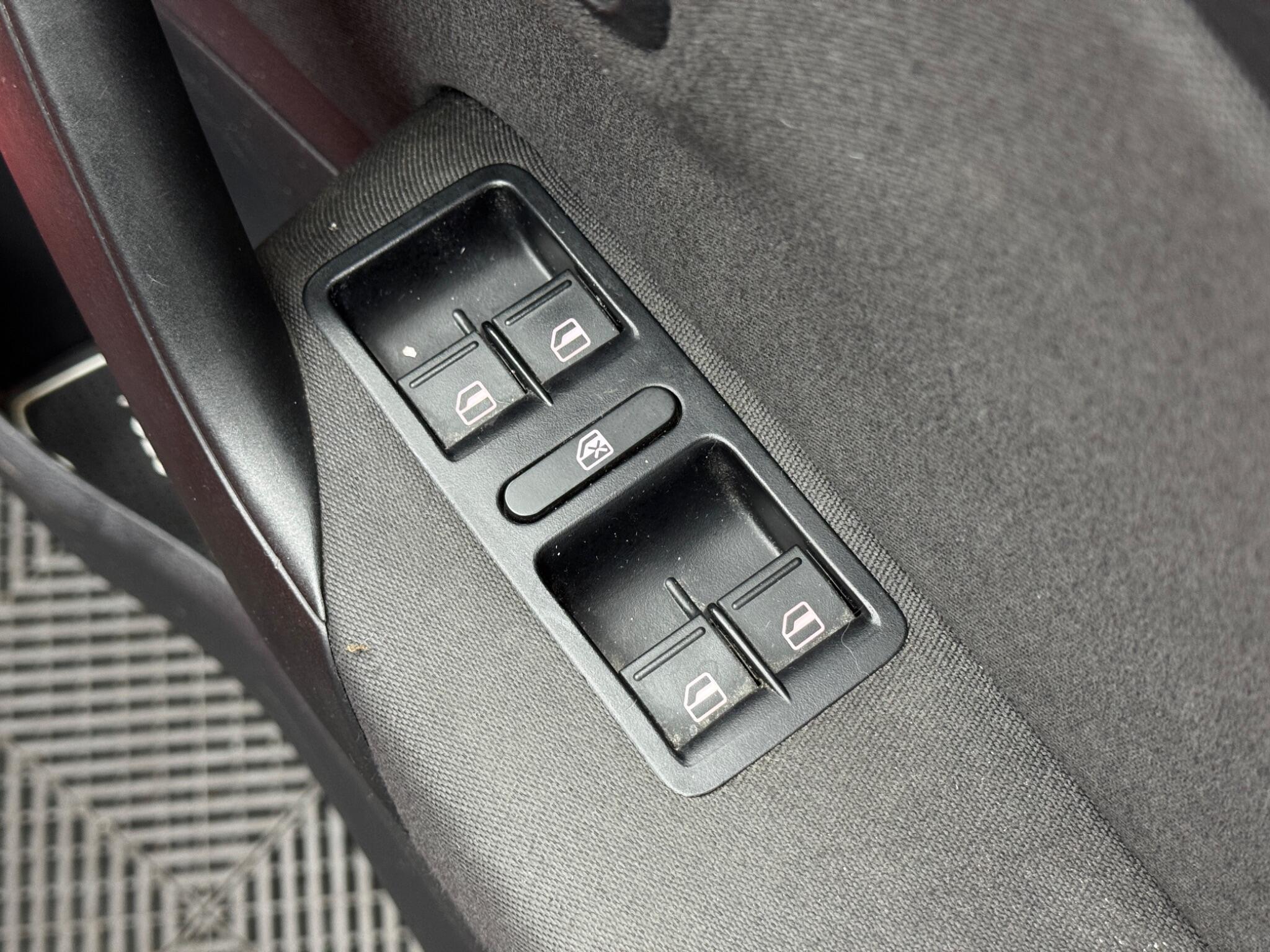 Volkswagen Polo - Image 31