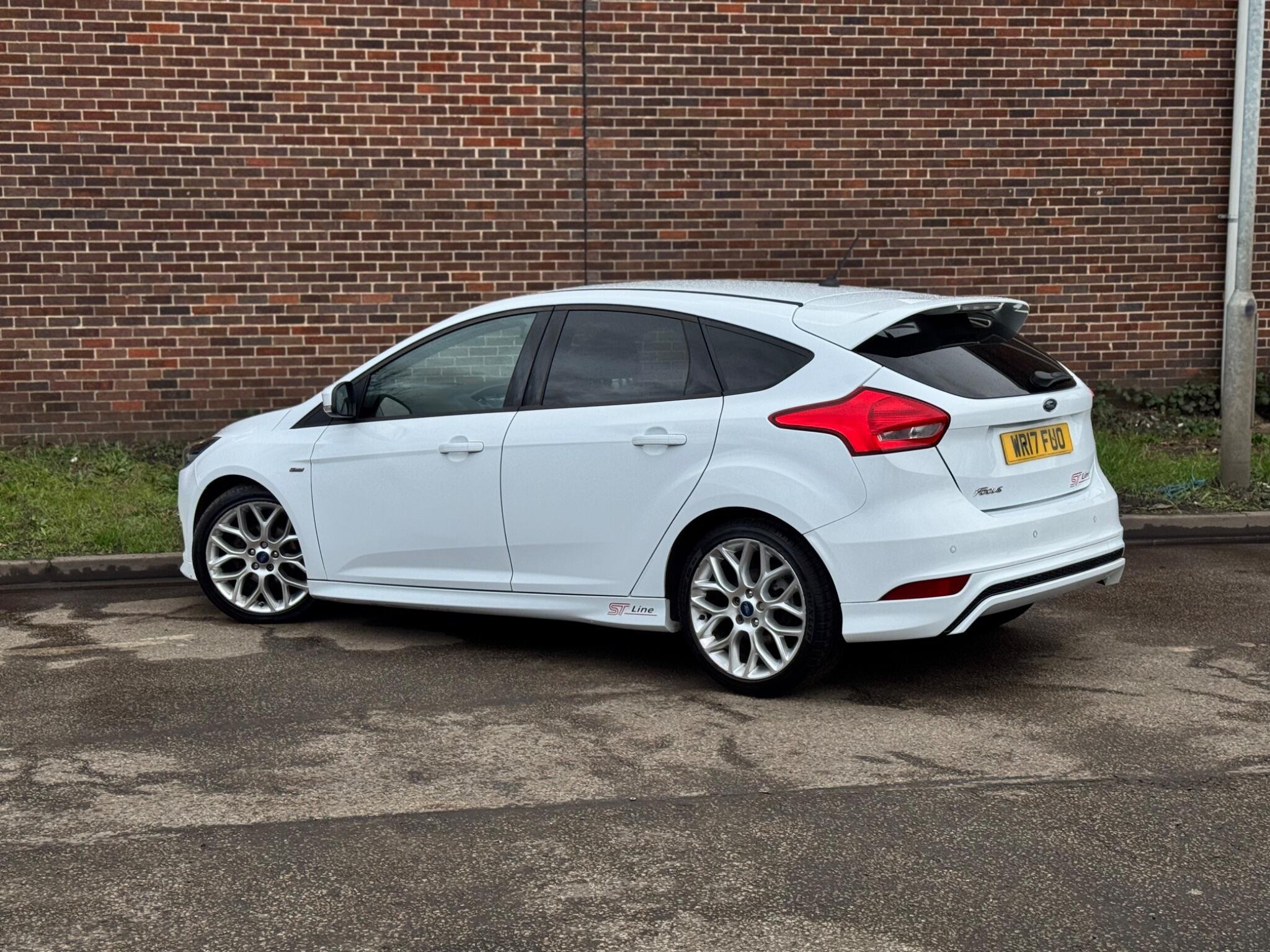 Ford Focus - Image 11
