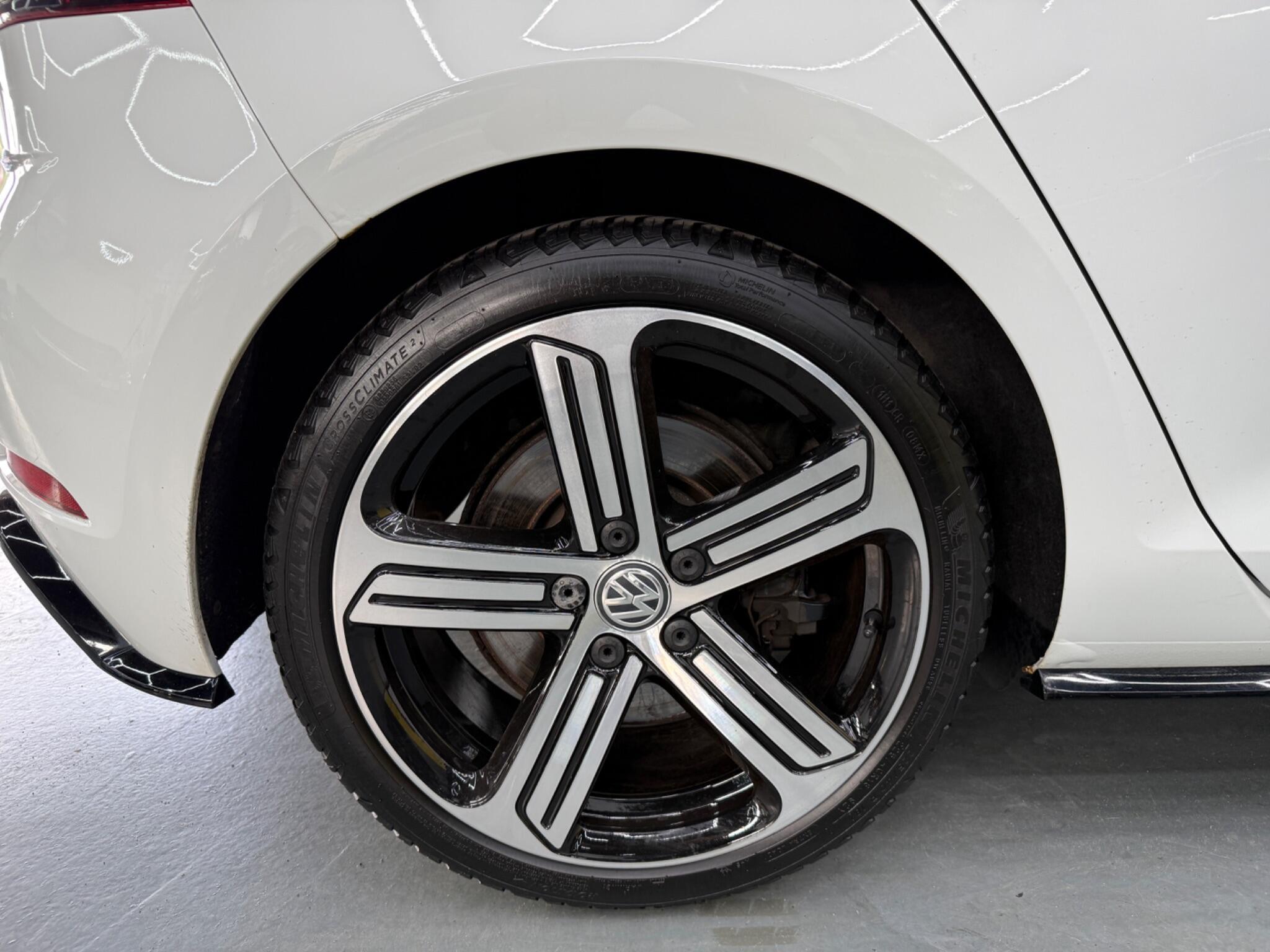 Volkswagen Golf - Image 17