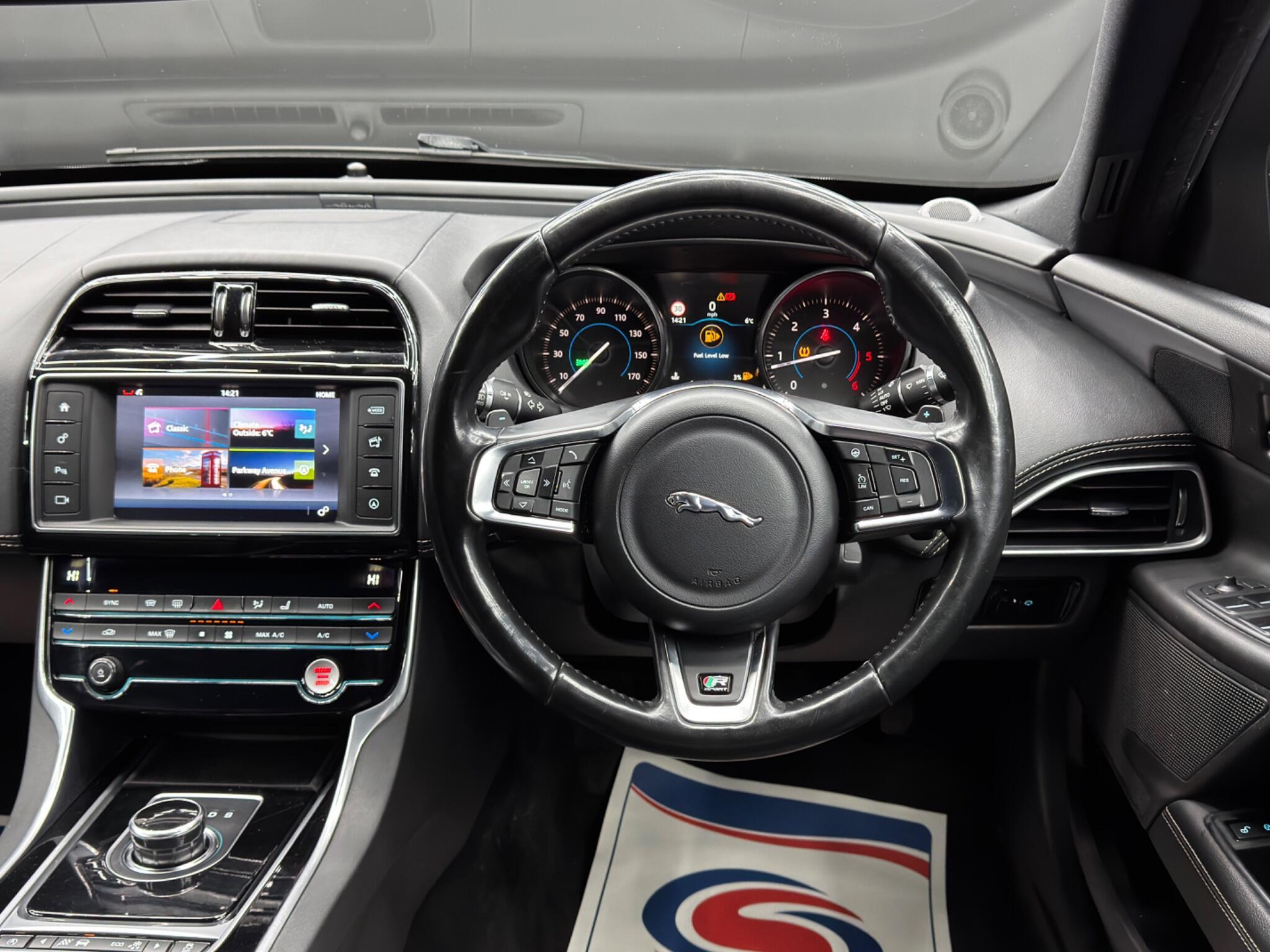 Jaguar XE - Image 18