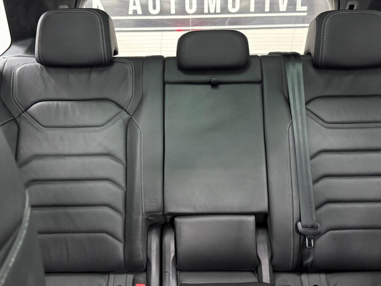 Volkswagen Touareg - Image 31