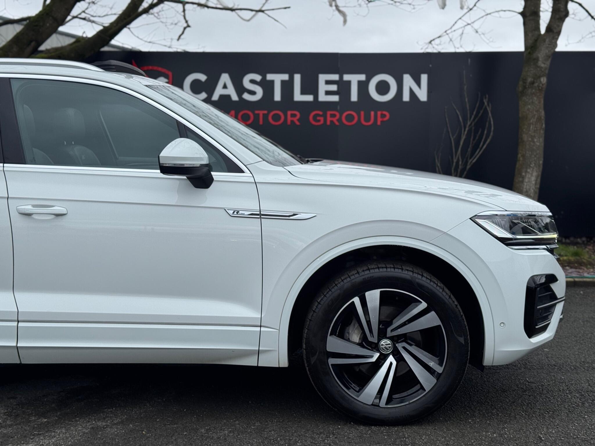 Volkswagen Touareg - Image 25