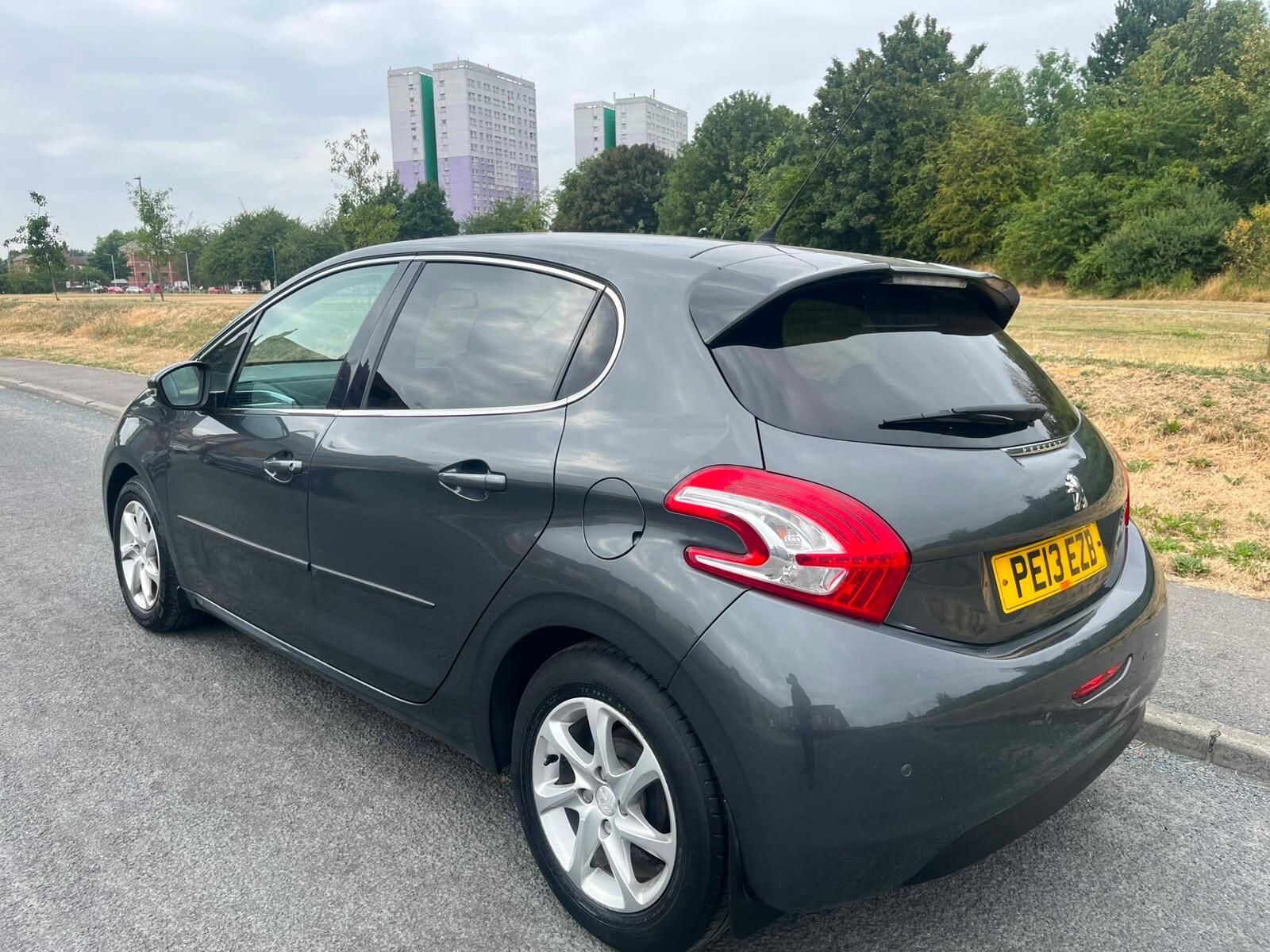 Peugeot 208 - Image 4