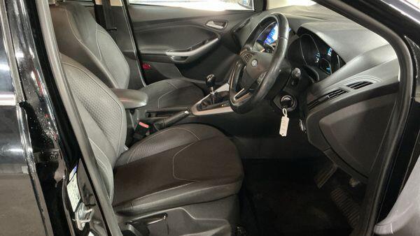 Ford Focus - Image 11