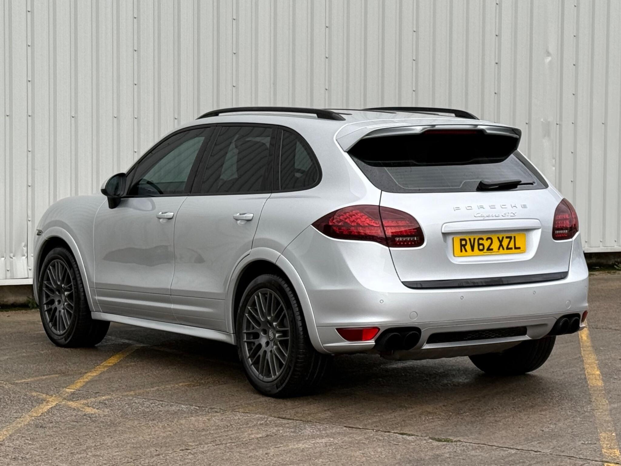 Porsche Cayenne - Image 17