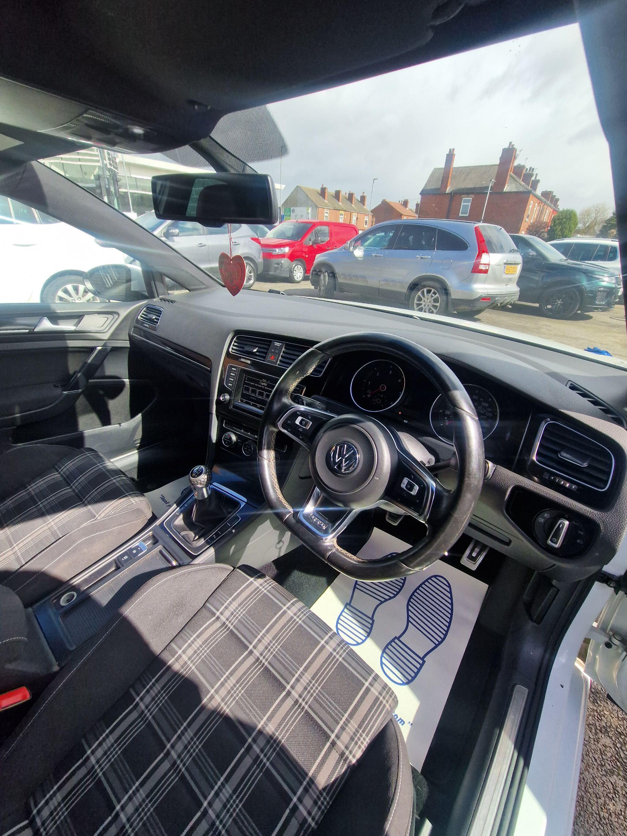 Volkswagen Golf - Image 28